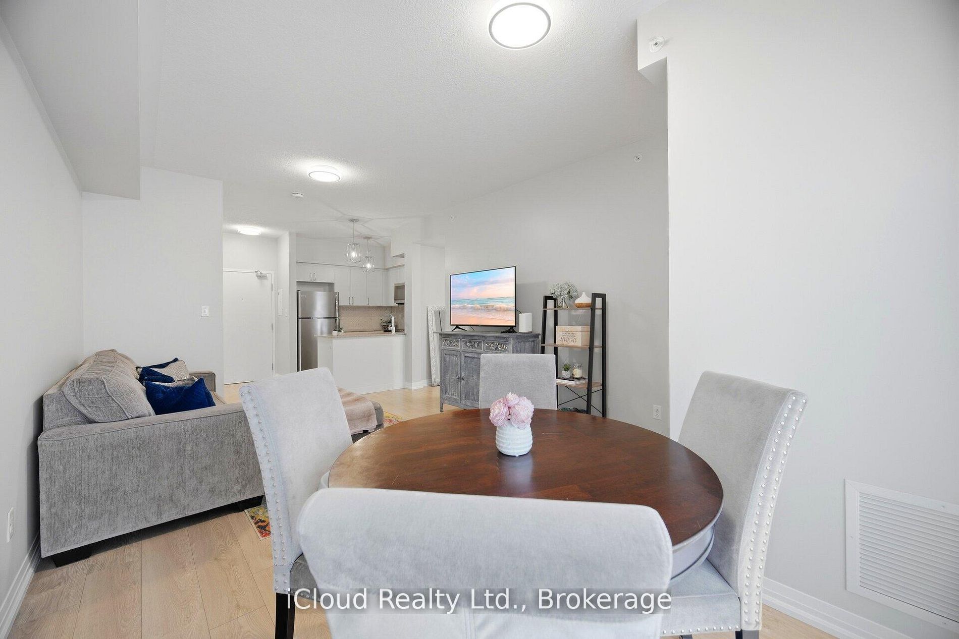 295 Cundles Road E 208 Property Photo 21