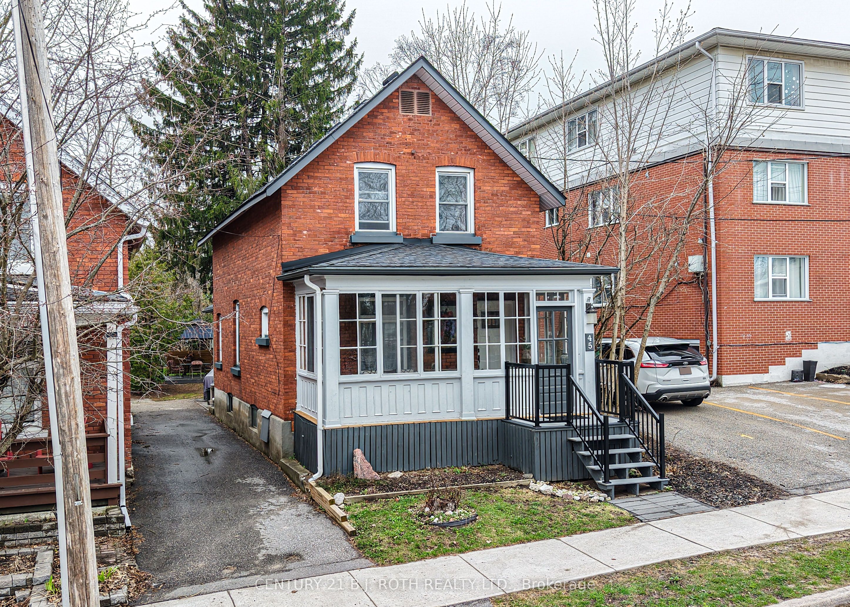 45 ALBERT Street N Property Photo 1