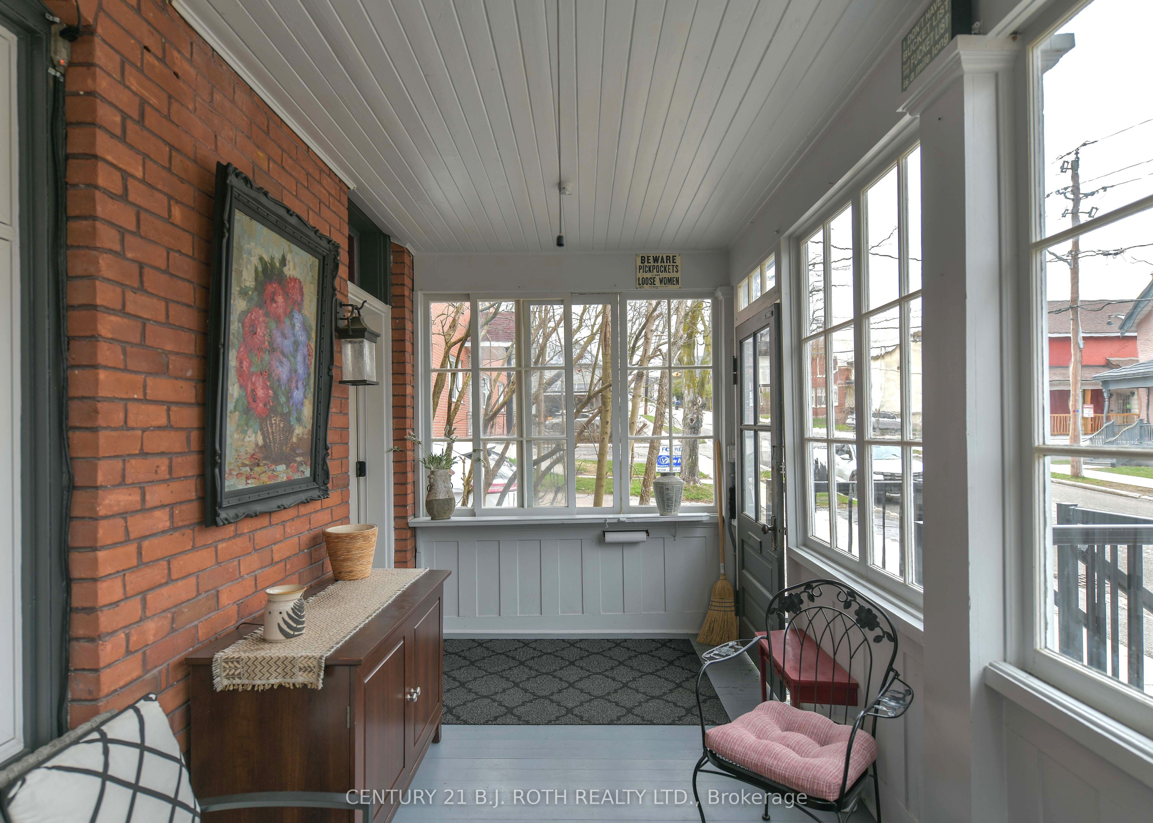 45 Albert Street N Property Photo 9