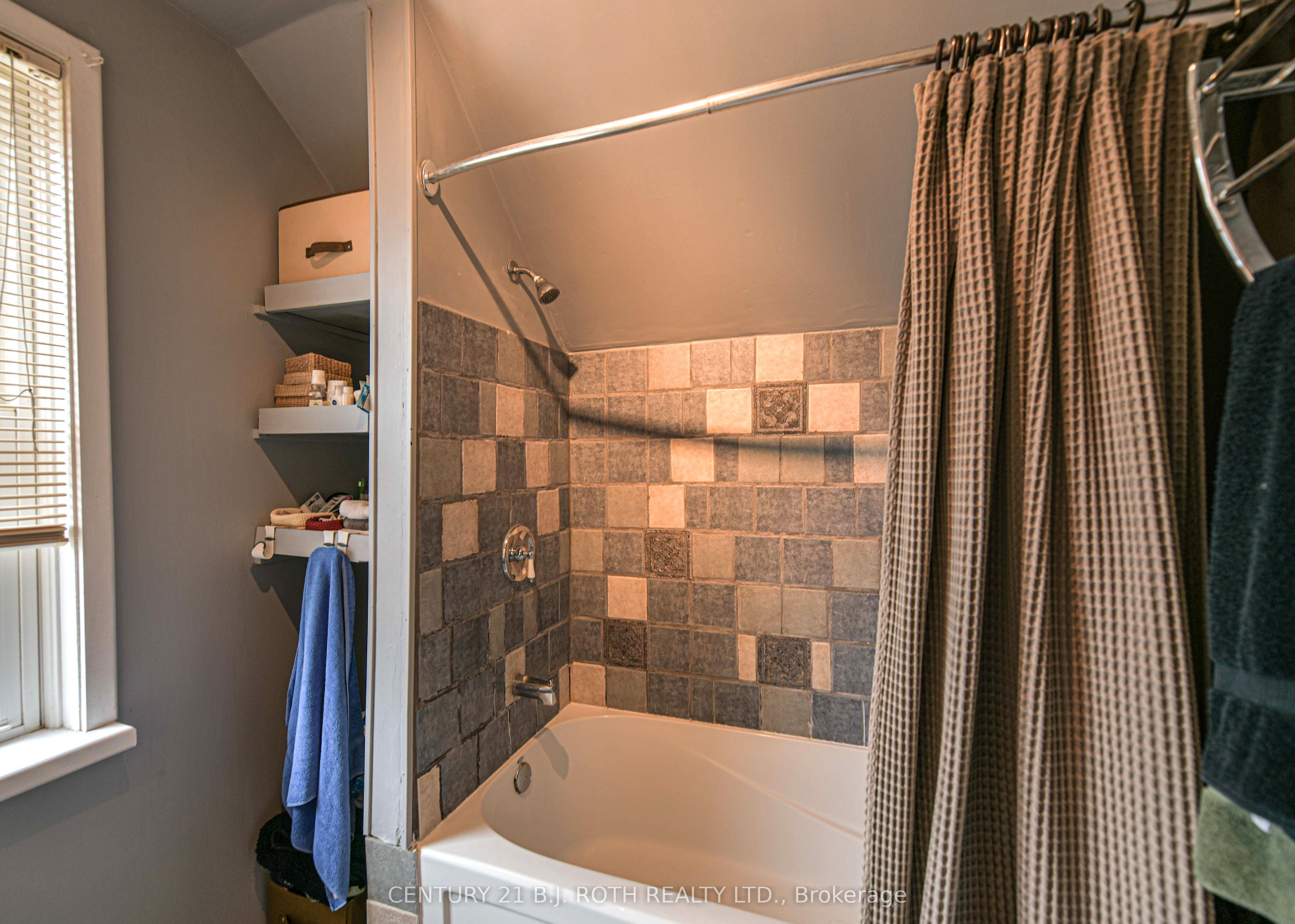 45 Albert Street N Property Photo 32