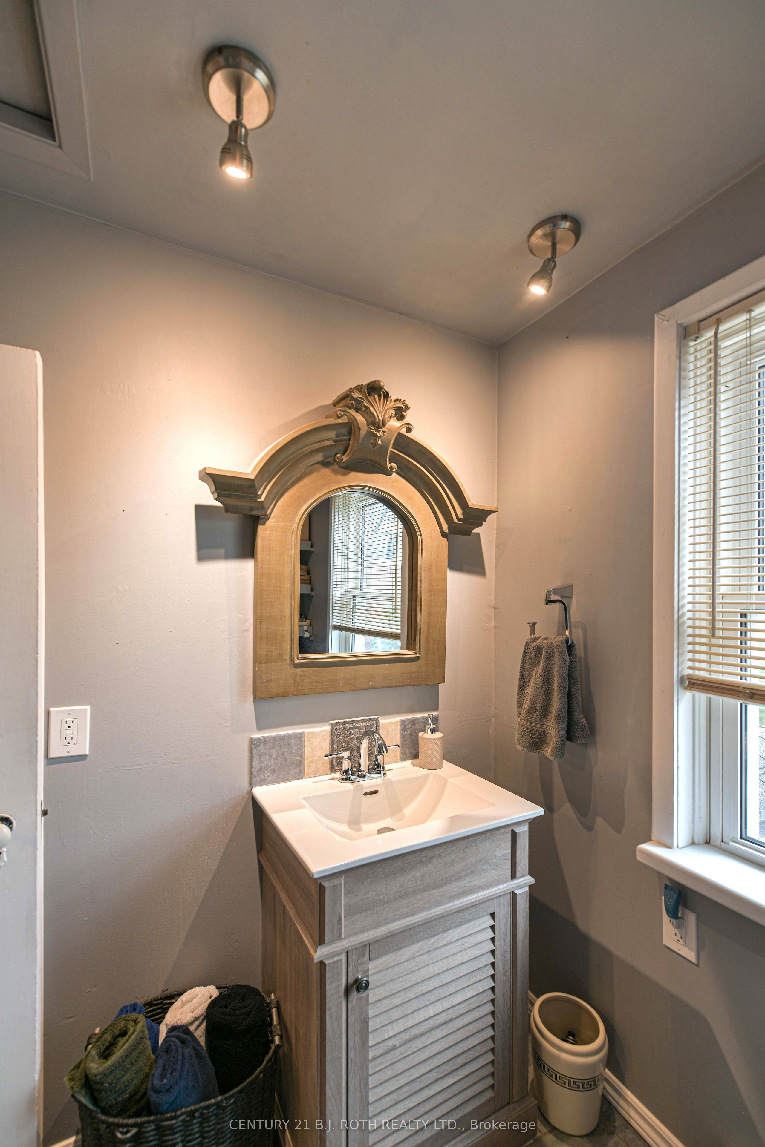 45 Albert Street N Property Photo 33