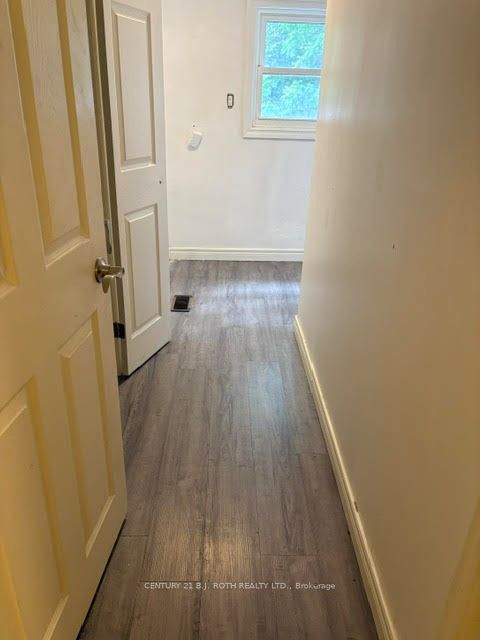 174 Borland Street E 4 Property Photo 8
