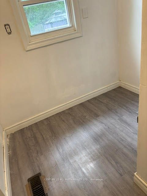 174 Borland Street E 4 Property Photo 9