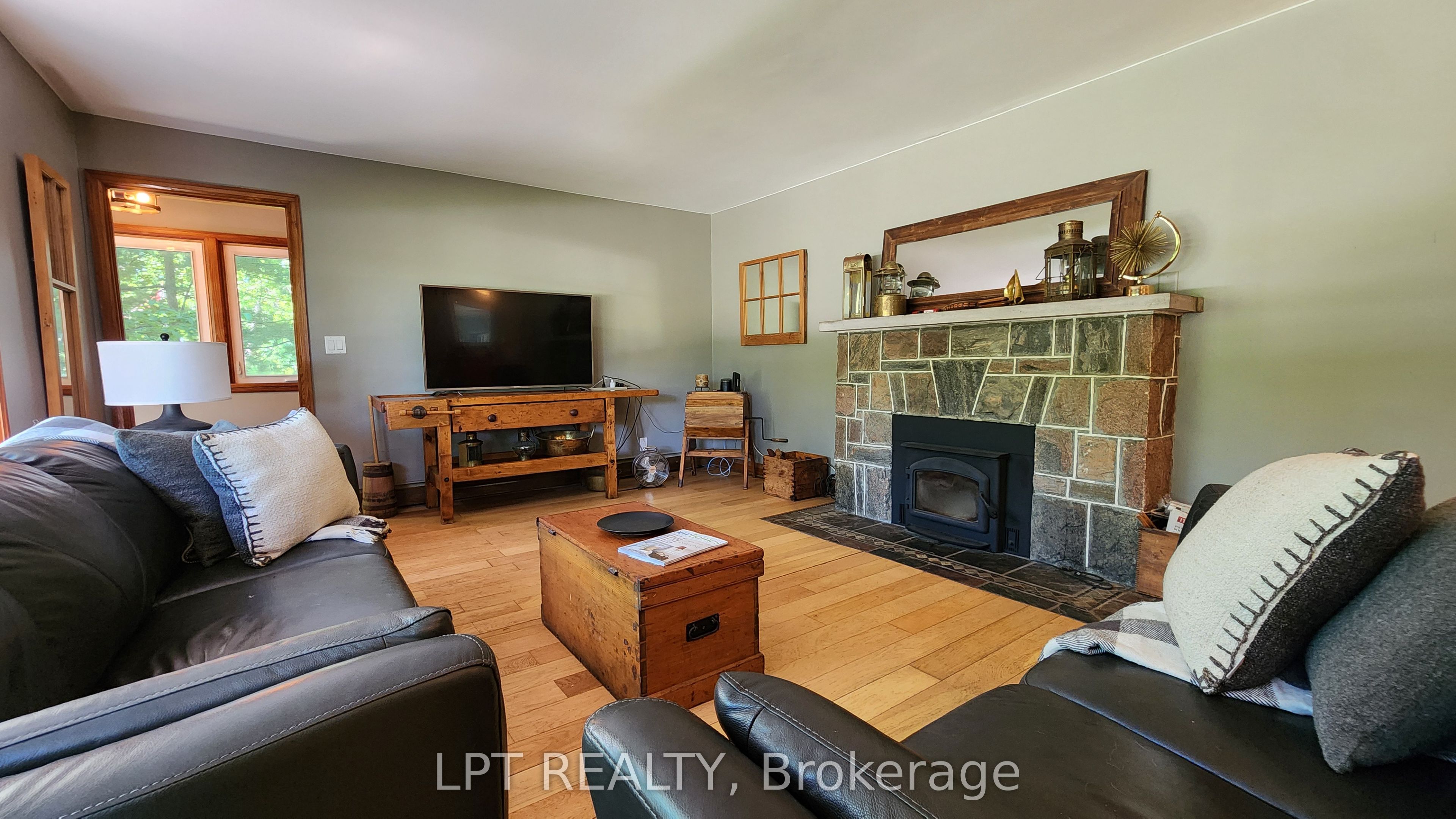 1644 Ridge Road E Property Photo 3