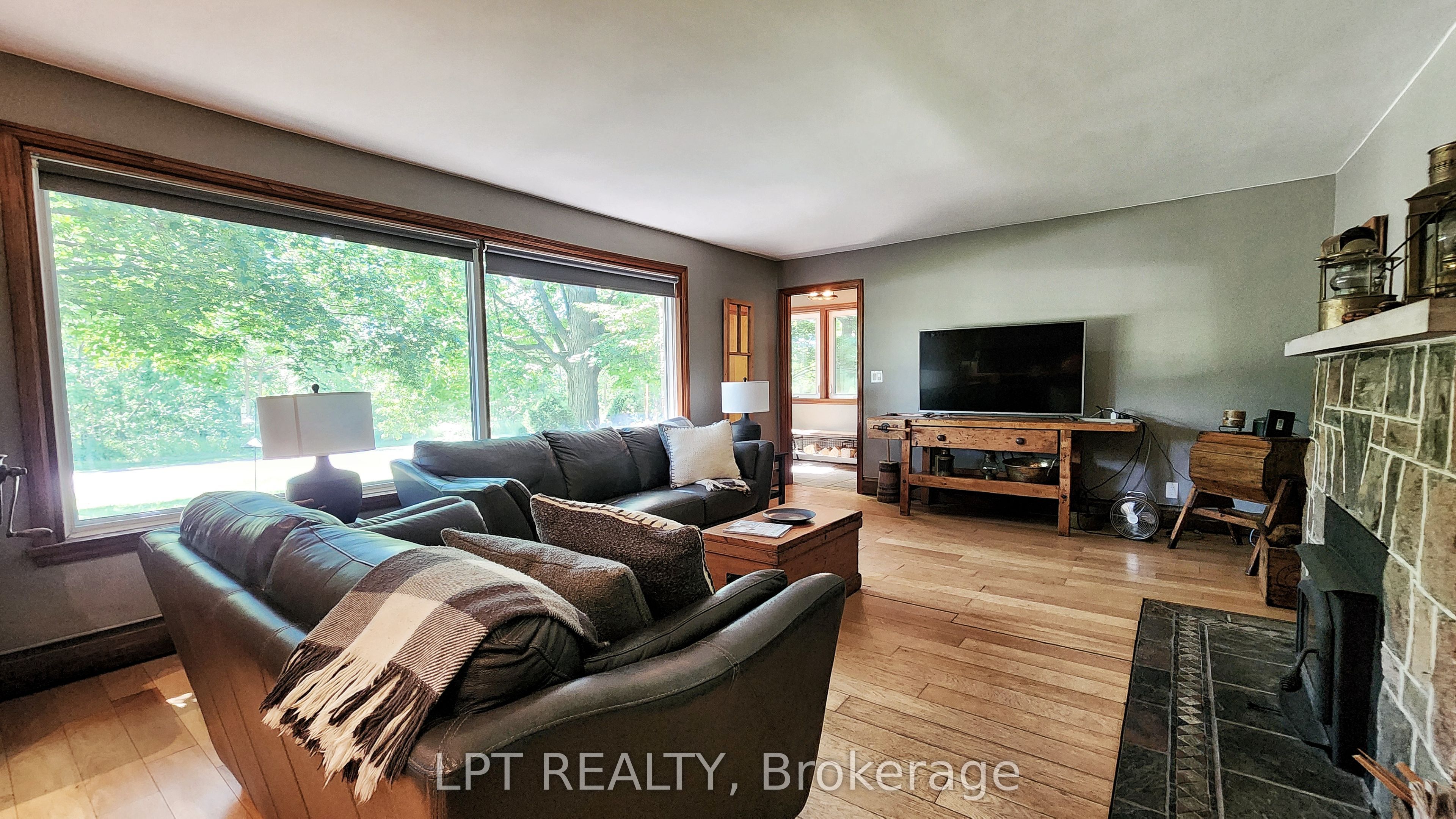 1644 Ridge Road E Property Photo 5
