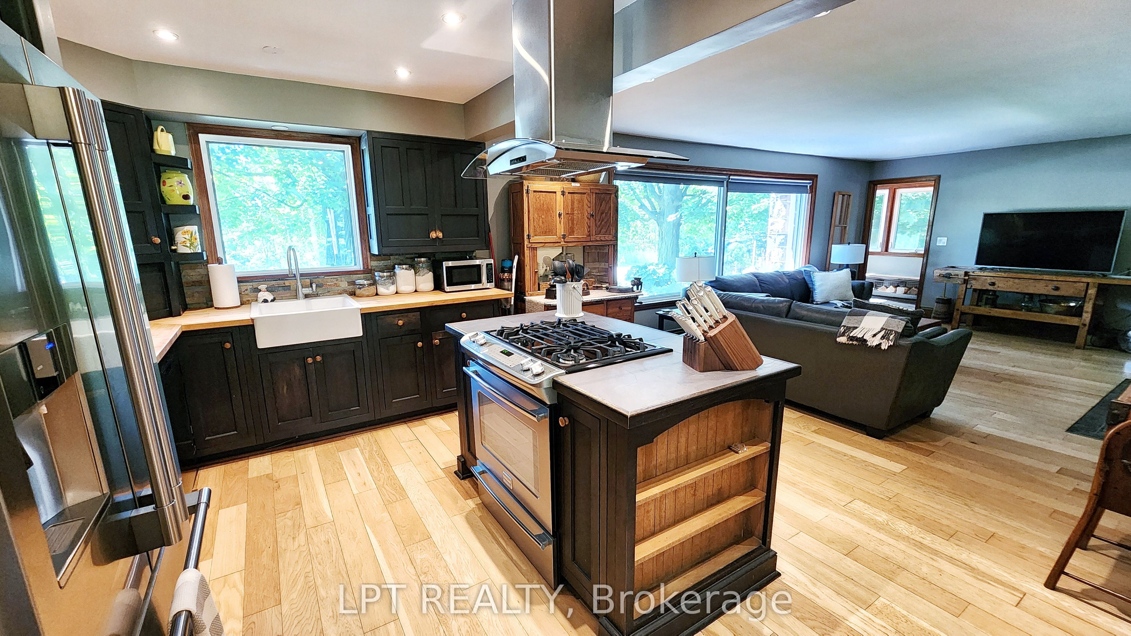 1644 Ridge Road E Property Photo 6