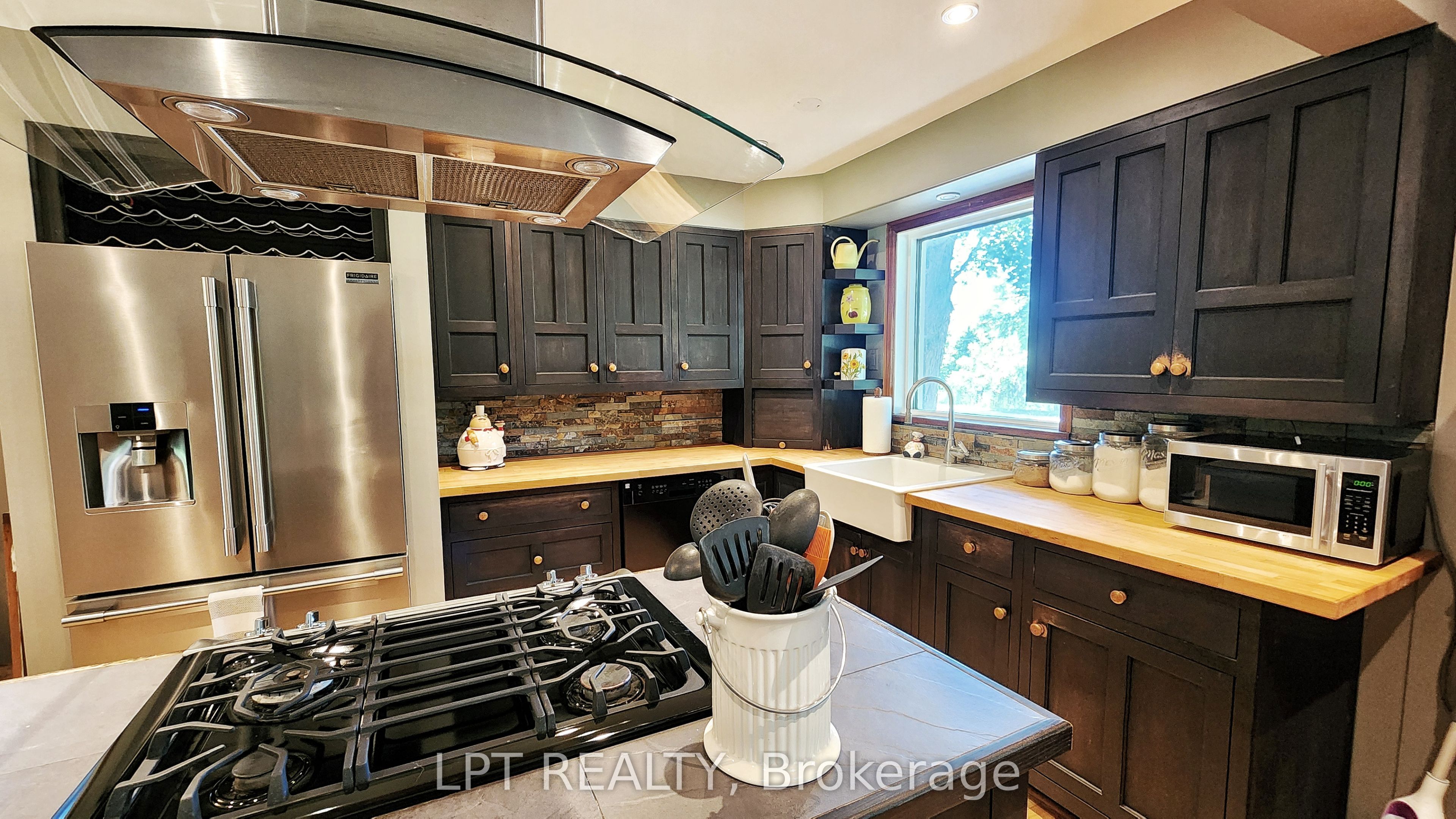 1644 Ridge Road E Property Photo 8