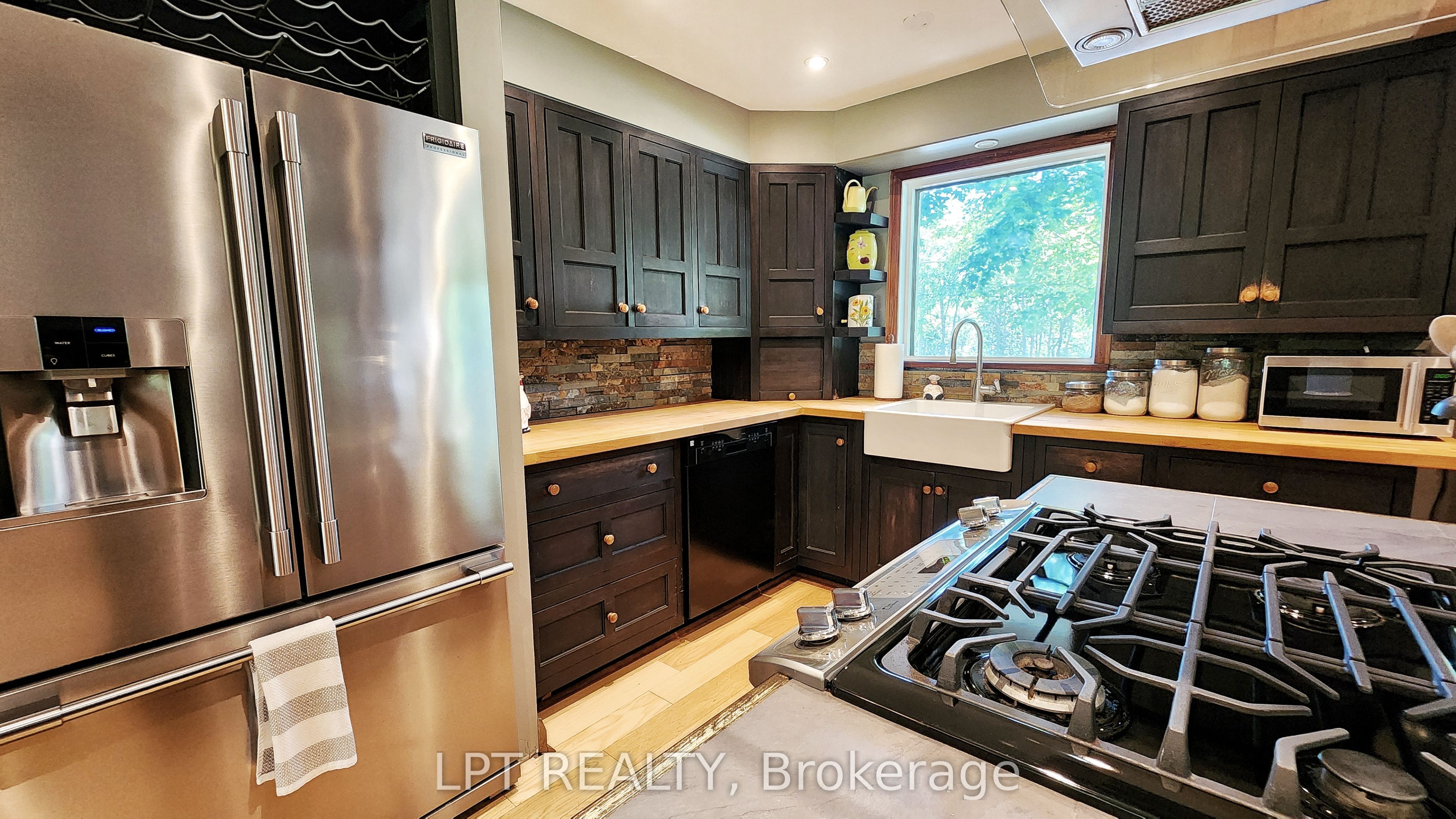 1644 Ridge Road E Property Photo 9