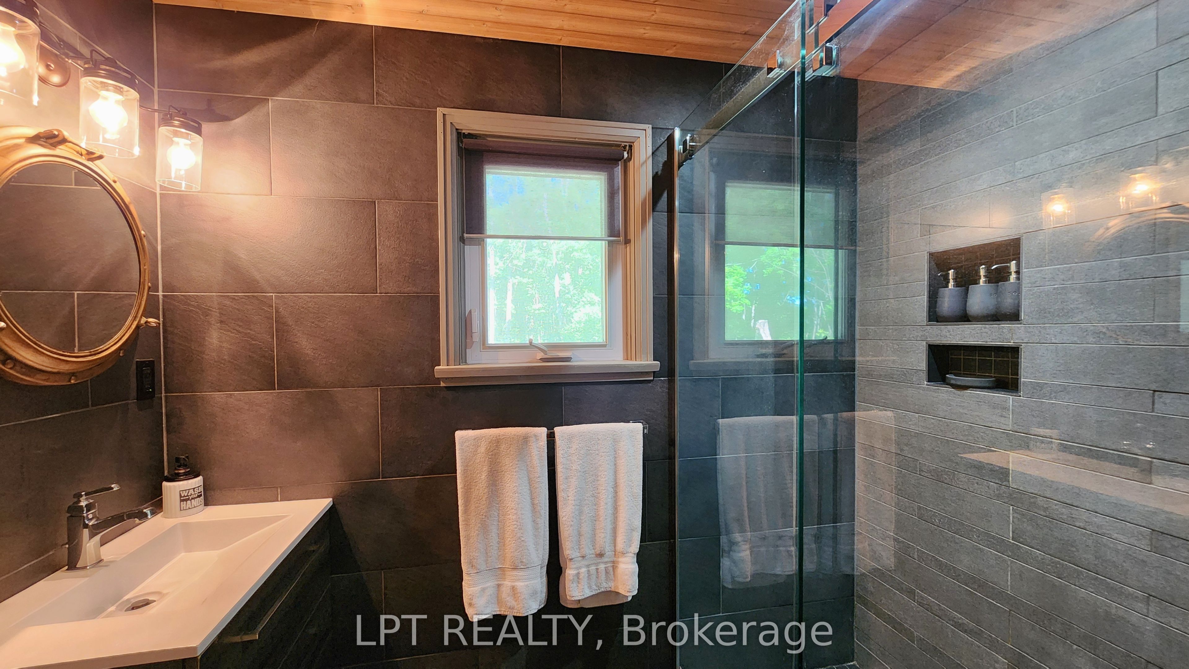 1644 Ridge Road E Property Photo 12