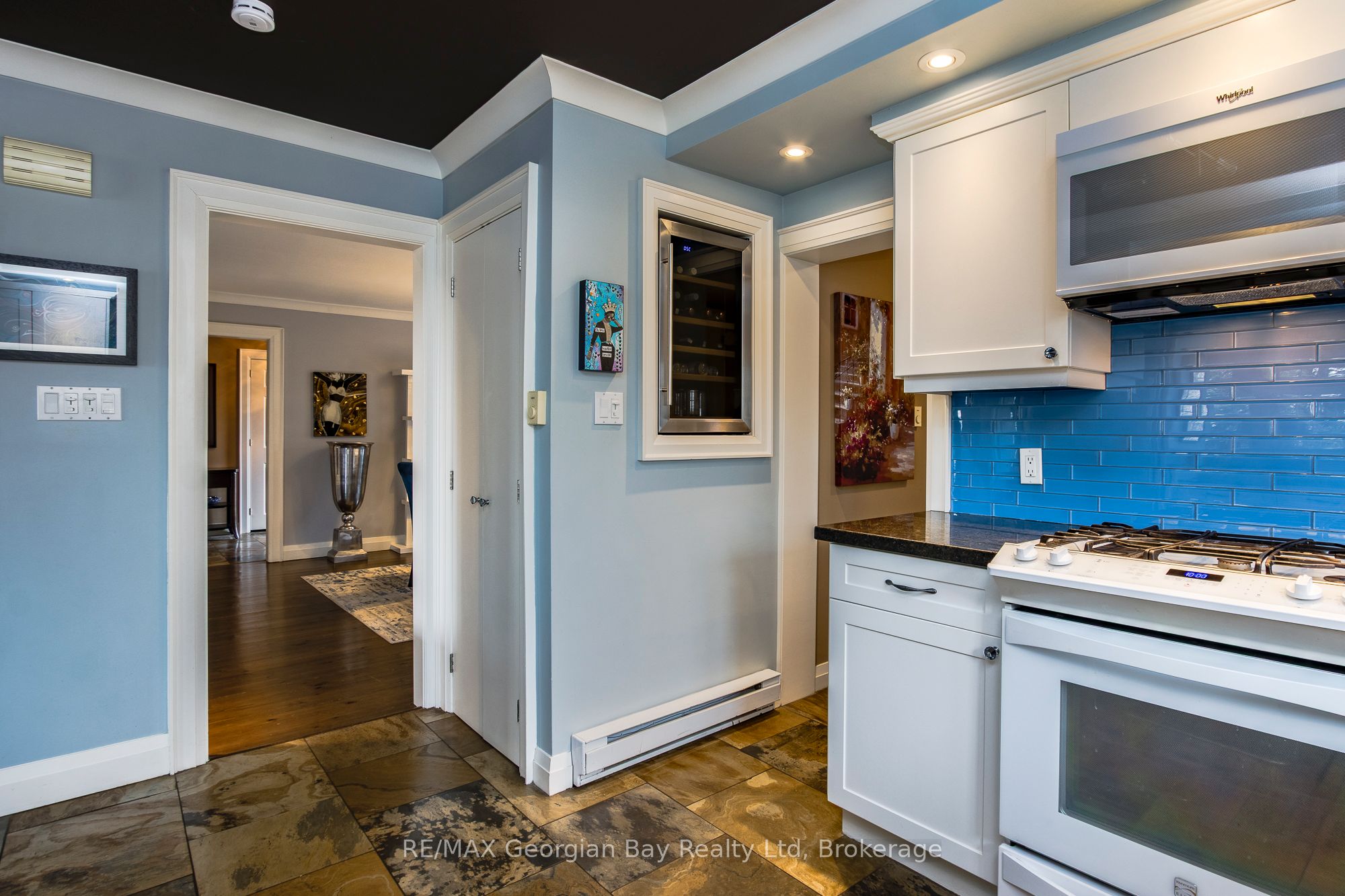 736 Victoria Street Property Photo 6