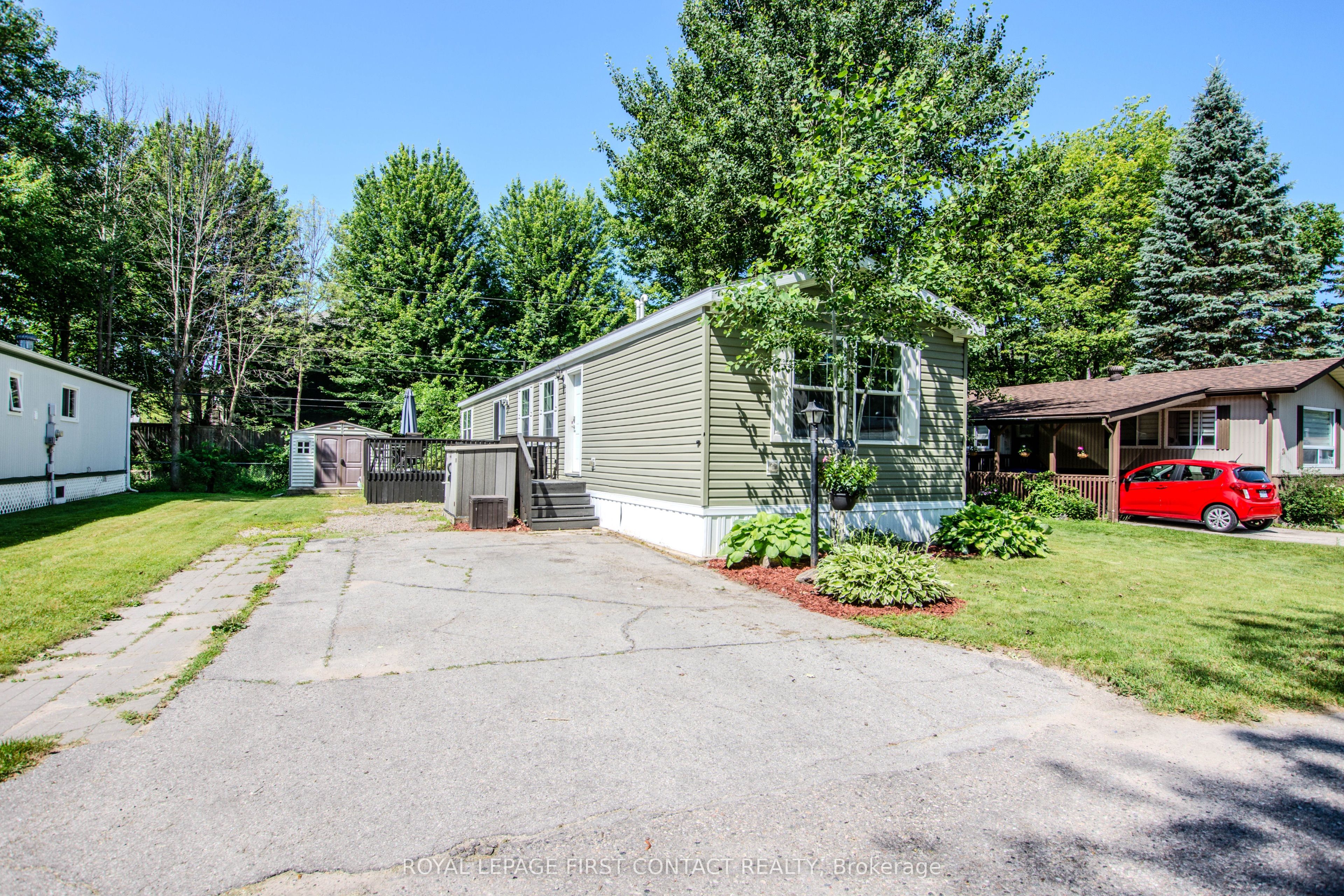 23 Georgian Glen Drive Property Photo 2