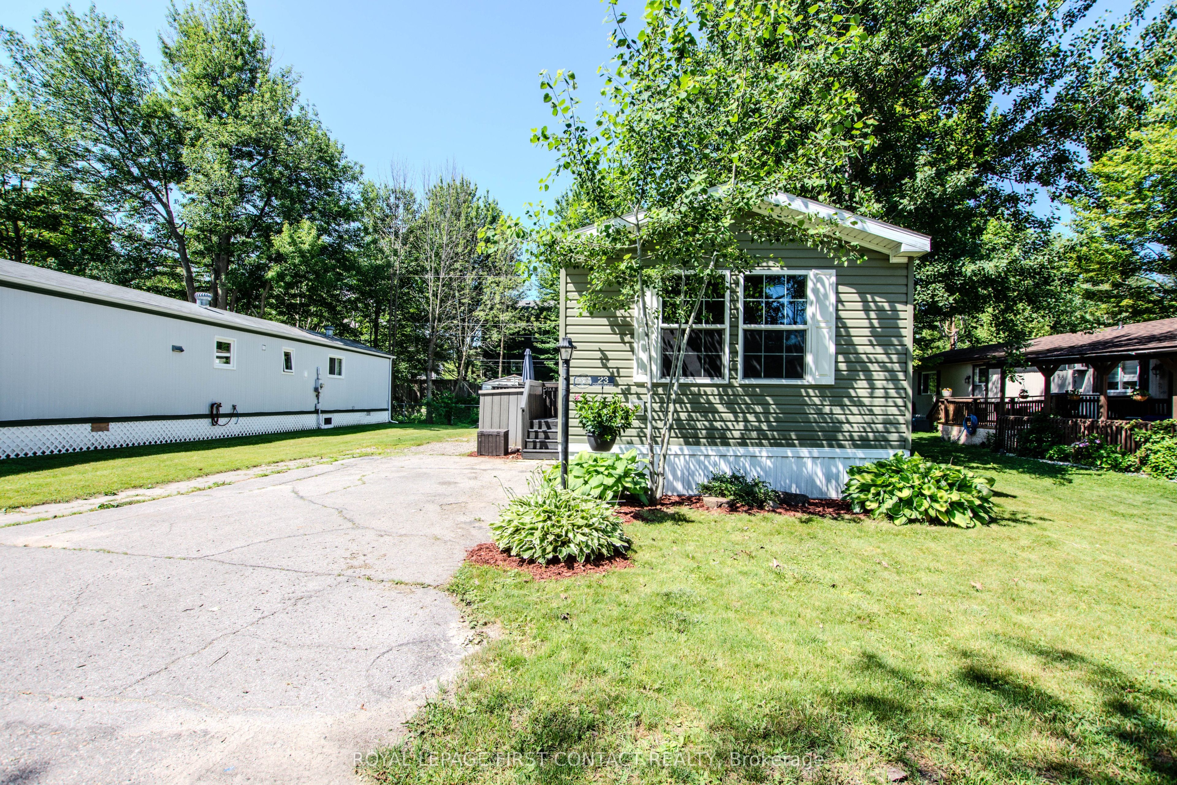 23 Georgian Glen Drive Property Photo 3