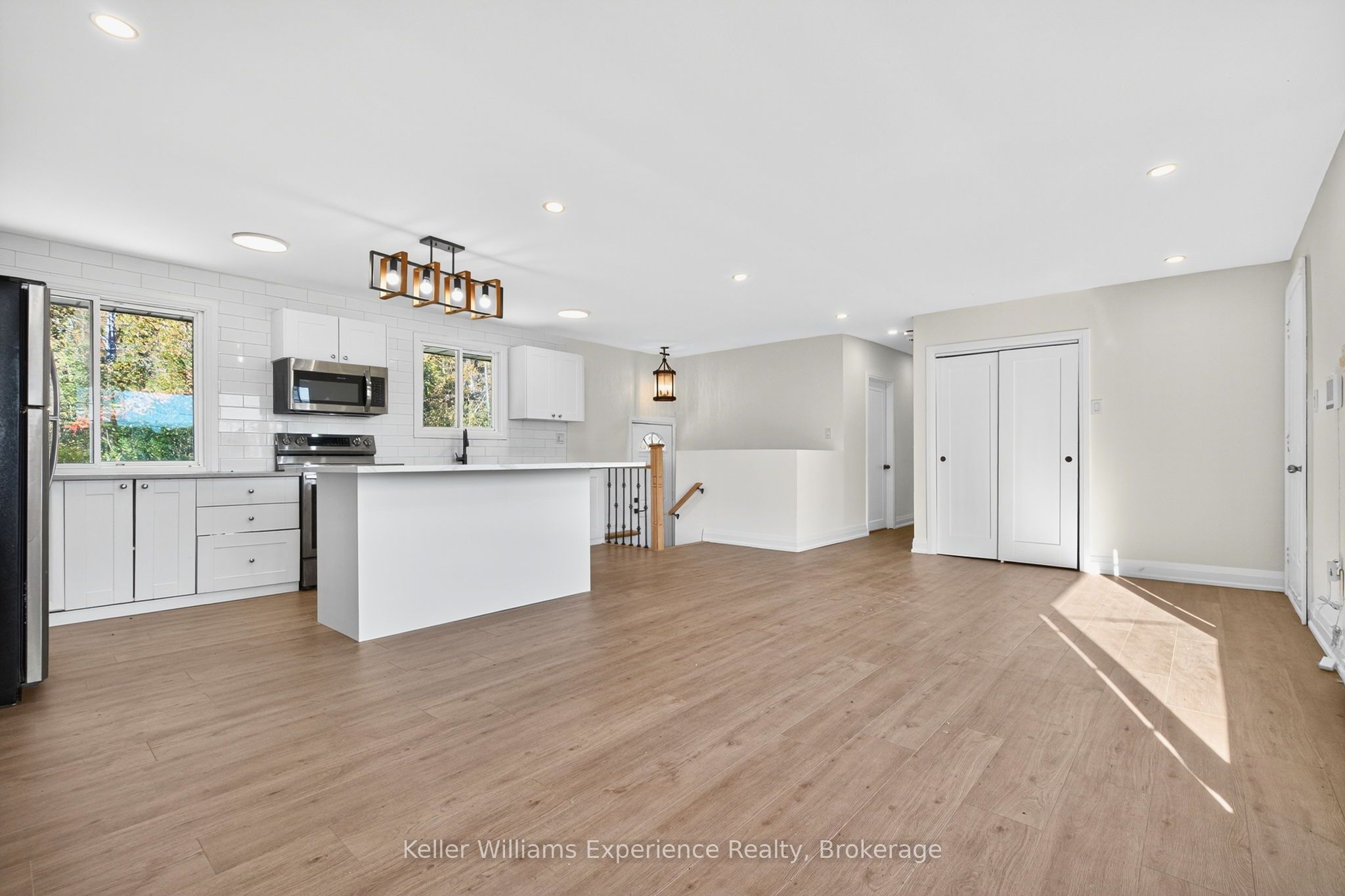 556 Champlain Road Property Photo 9