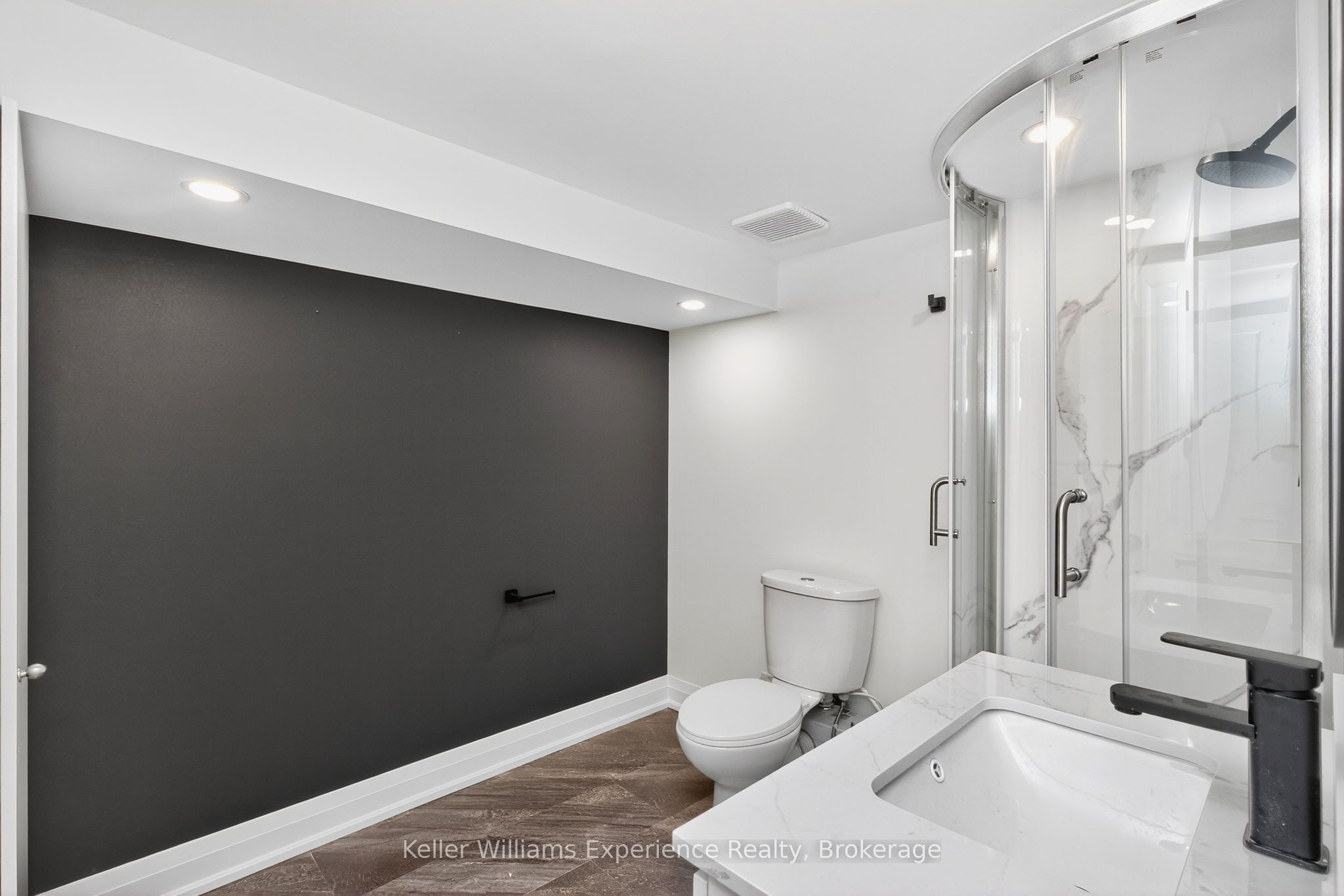 556 Champlain Road Property Photo 28