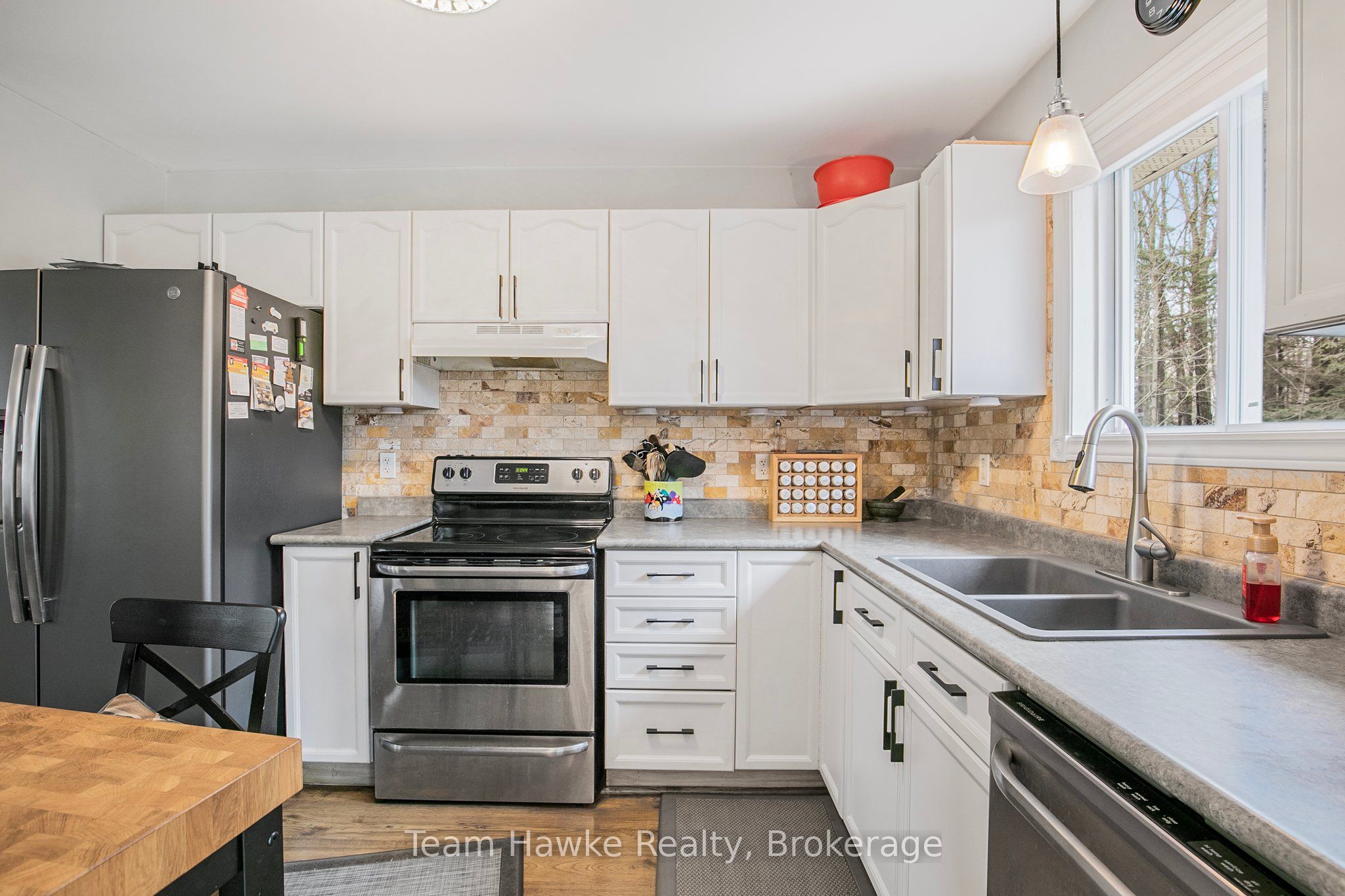22 Laurier Boulevard Property Photo 11