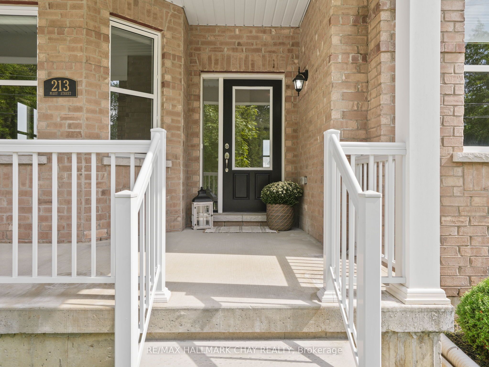 213 Mary Street Property Photo 6