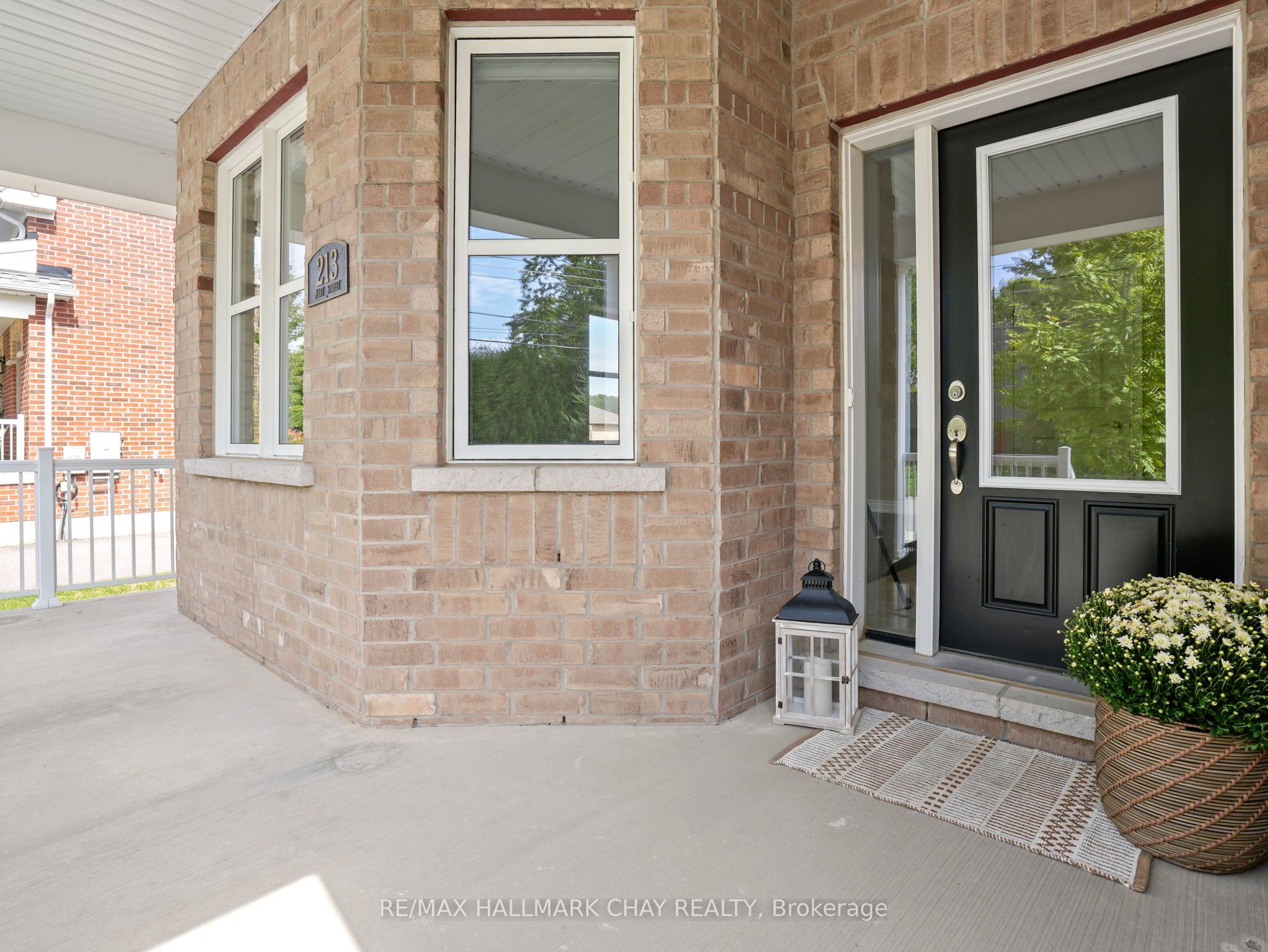 213 Mary Street Property Photo 9