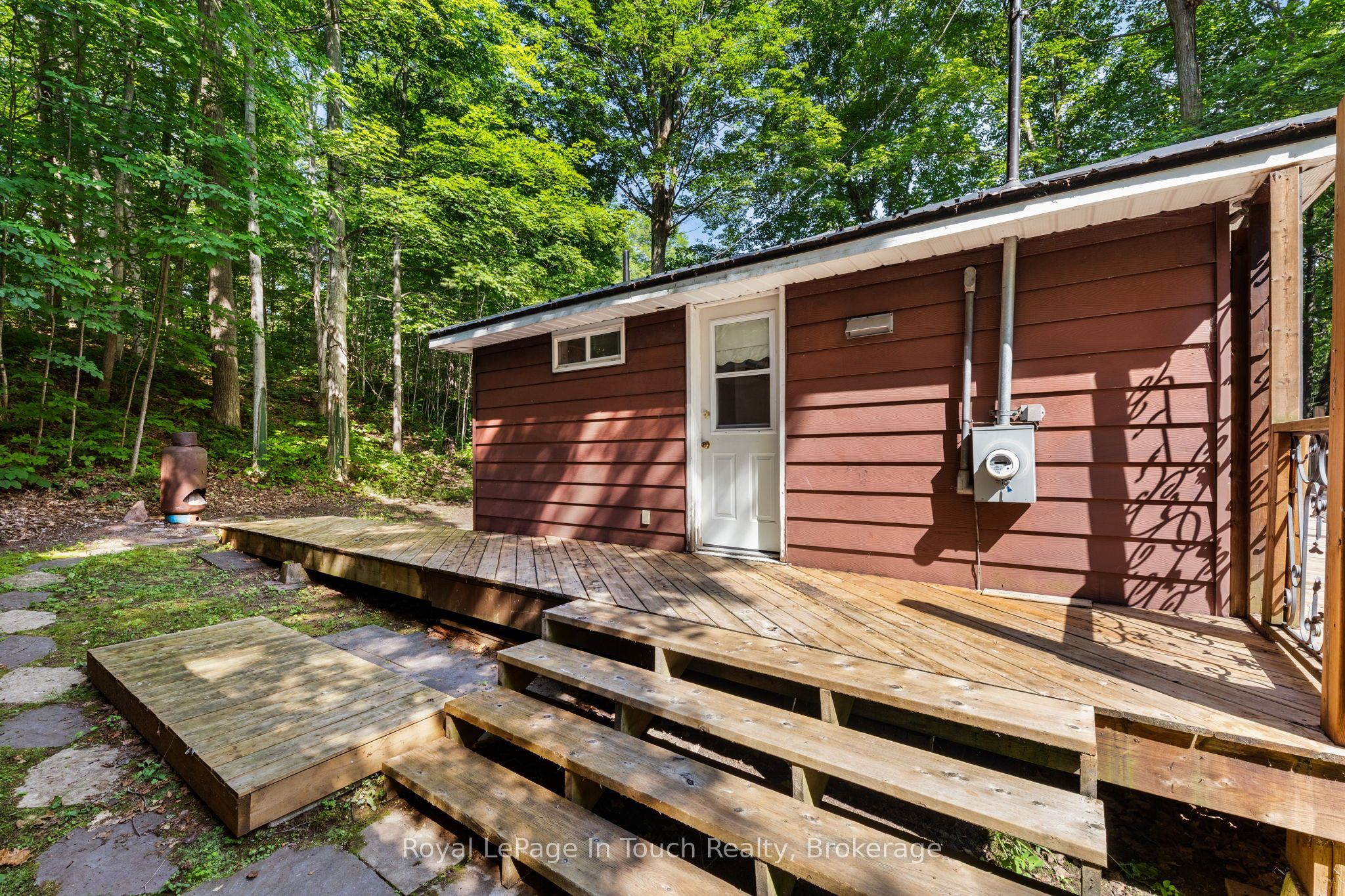 1558 Champlain Road Property Photo 4