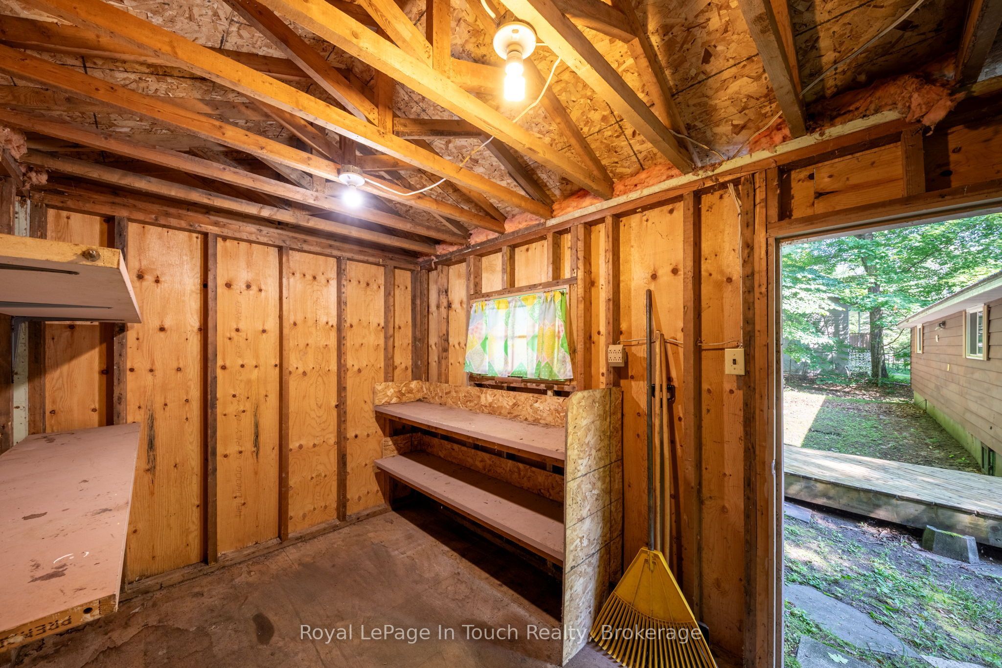 1558 Champlain Road Property Photo 9
