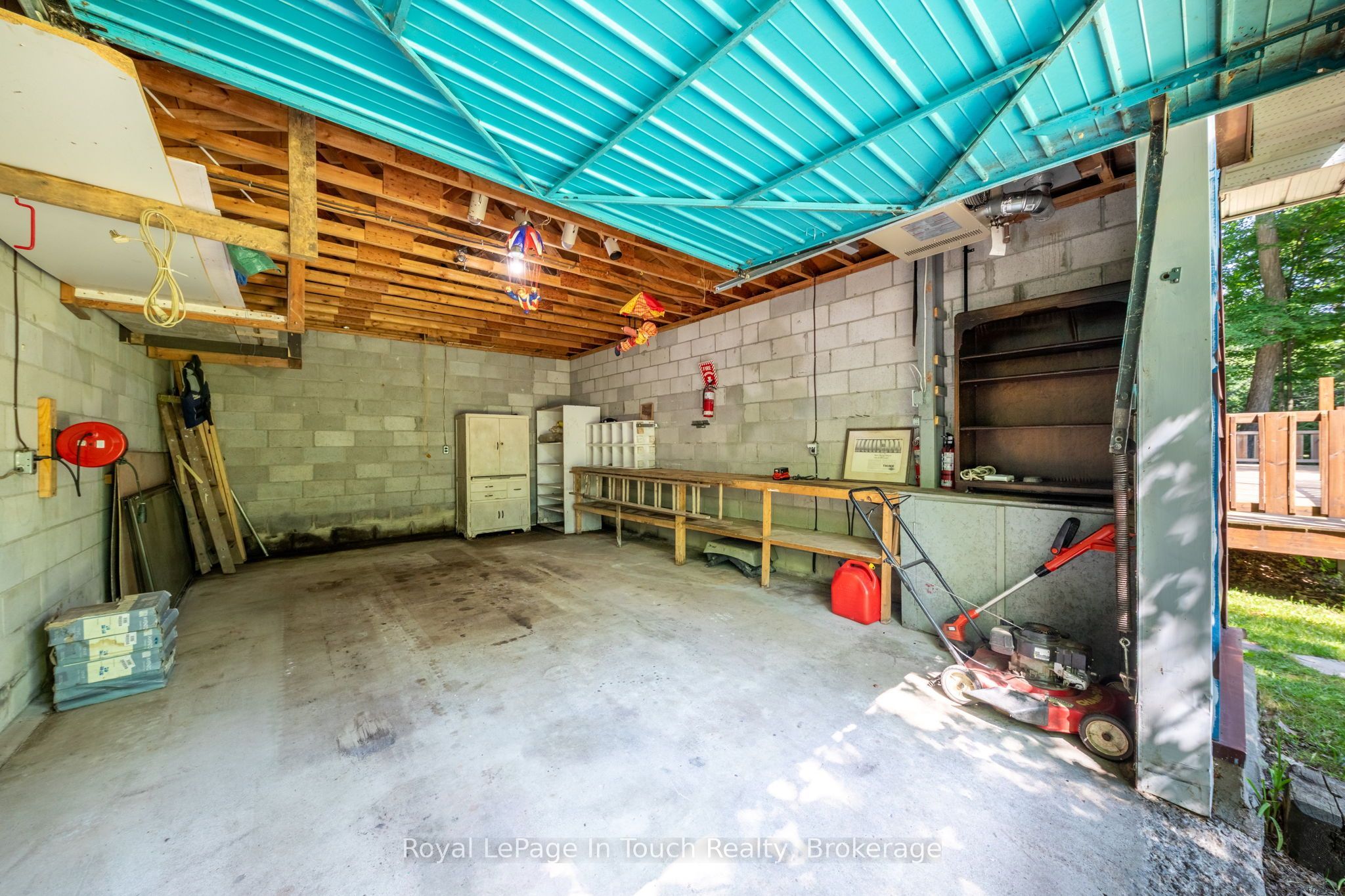 1558 Champlain Road Property Photo 11