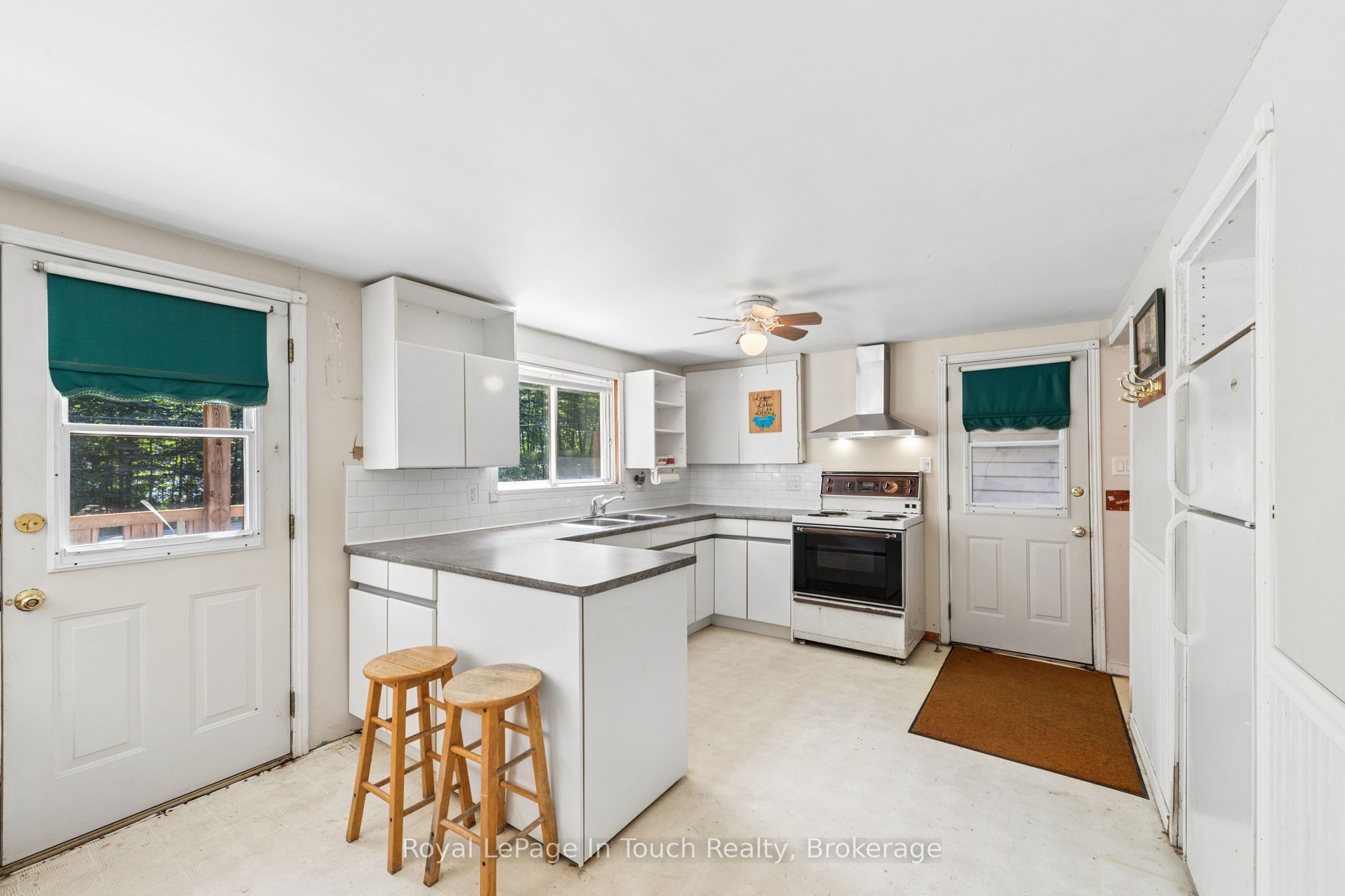 1558 Champlain Road Property Photo 14