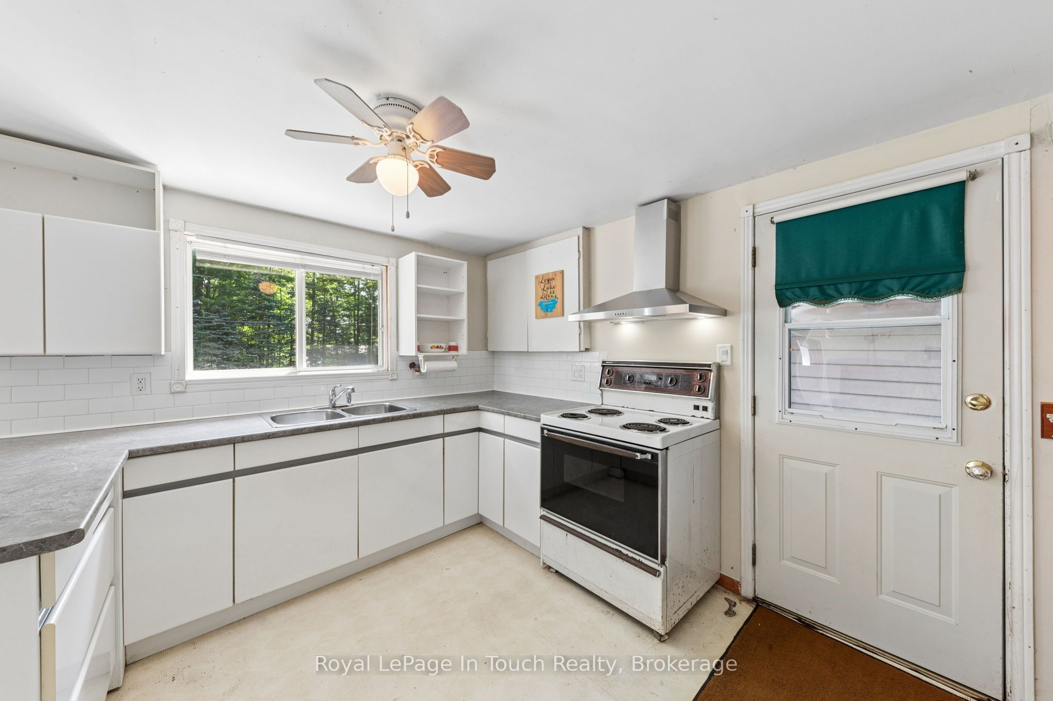1558 Champlain Road Property Photo 15