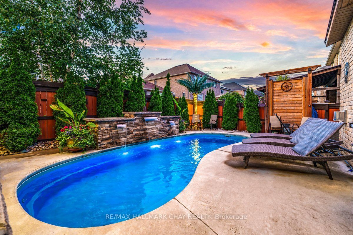 12 Parisian Crescent Property Photo 3