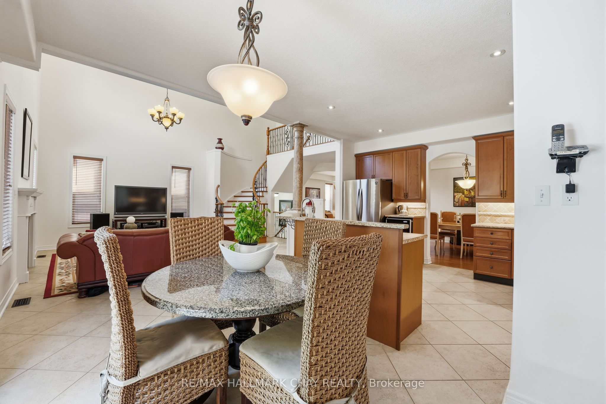 12 Parisian Crescent Property Photo 6