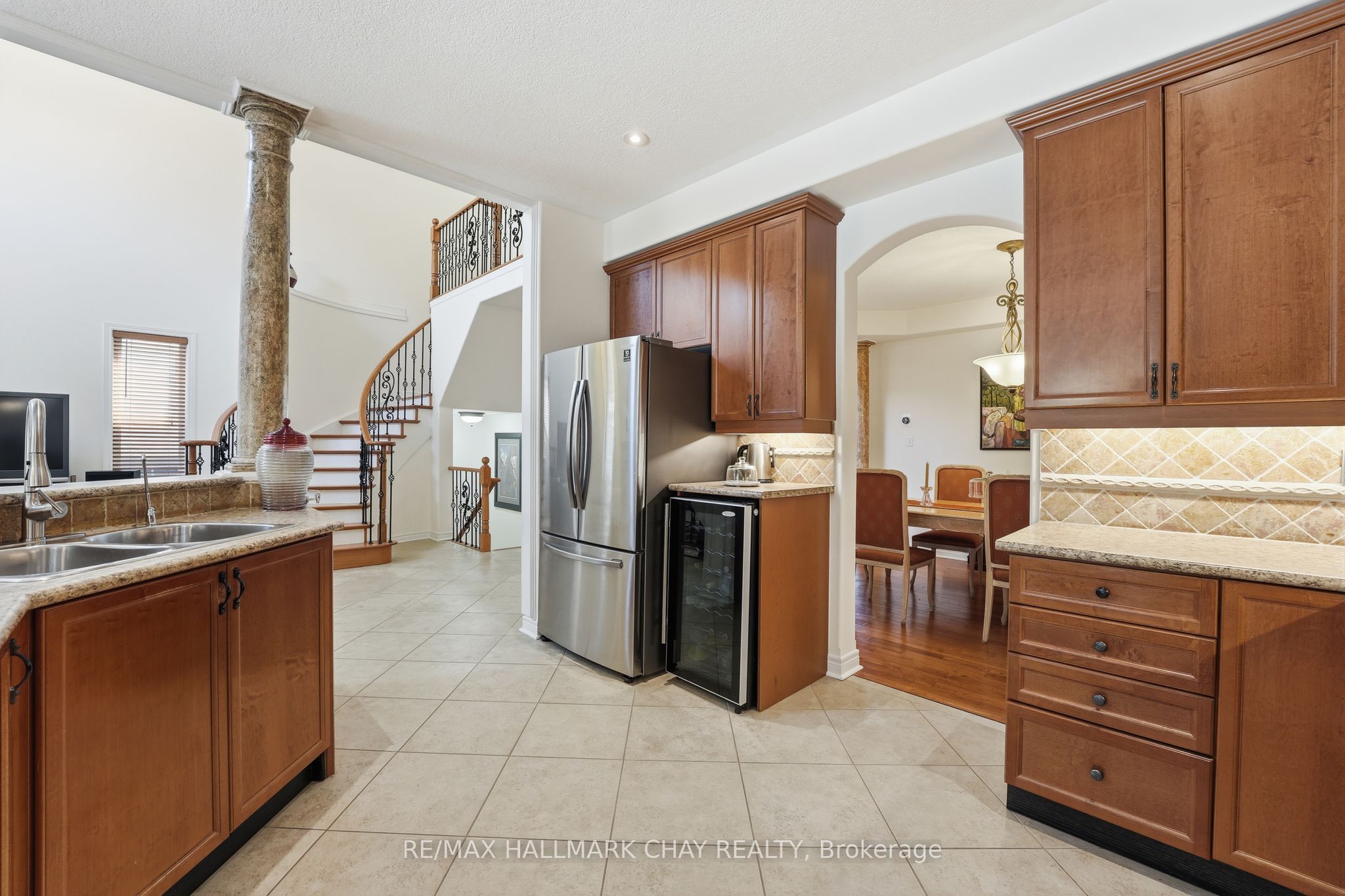 12 Parisian Crescent Property Photo 8