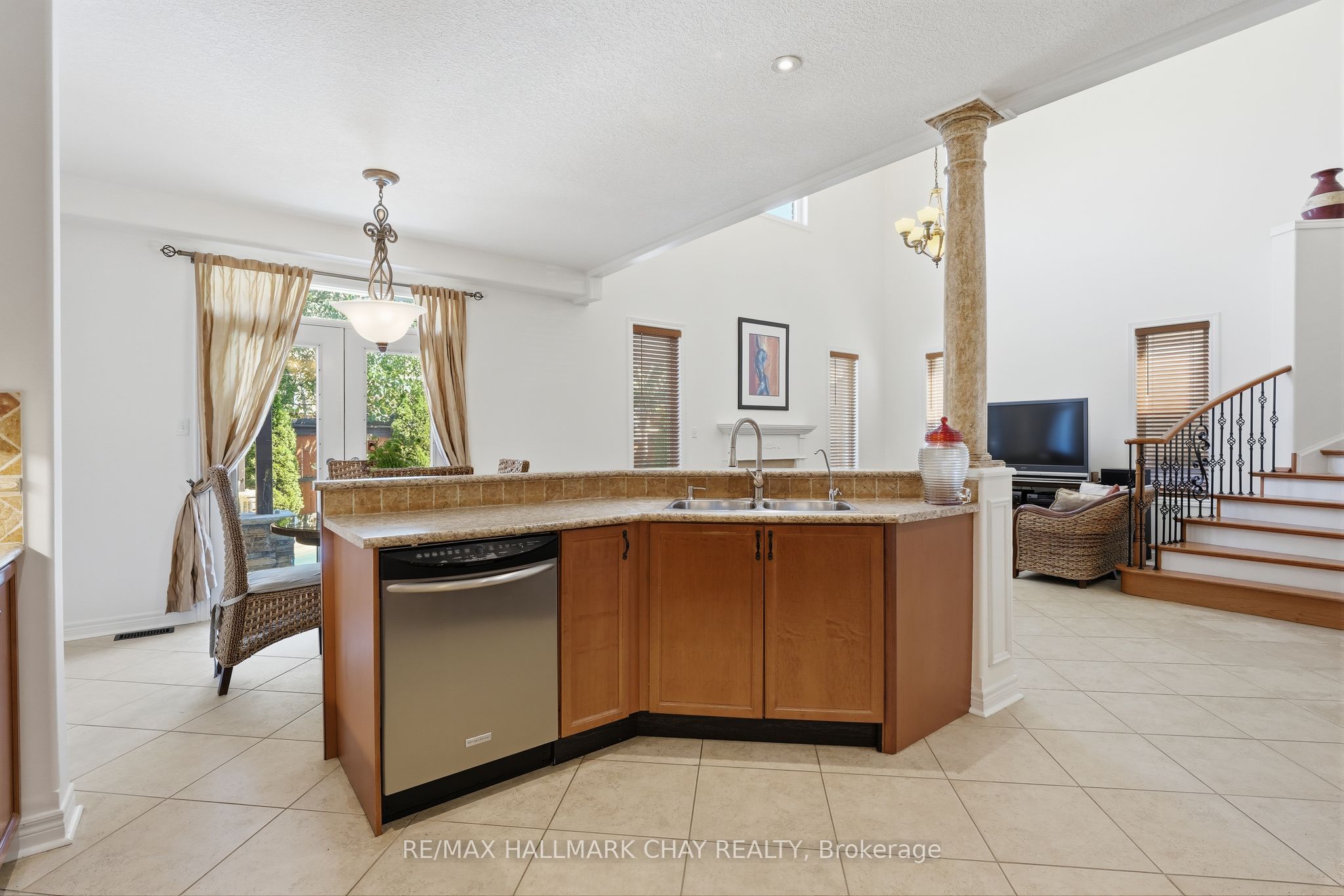 12 Parisian Crescent Property Photo 9