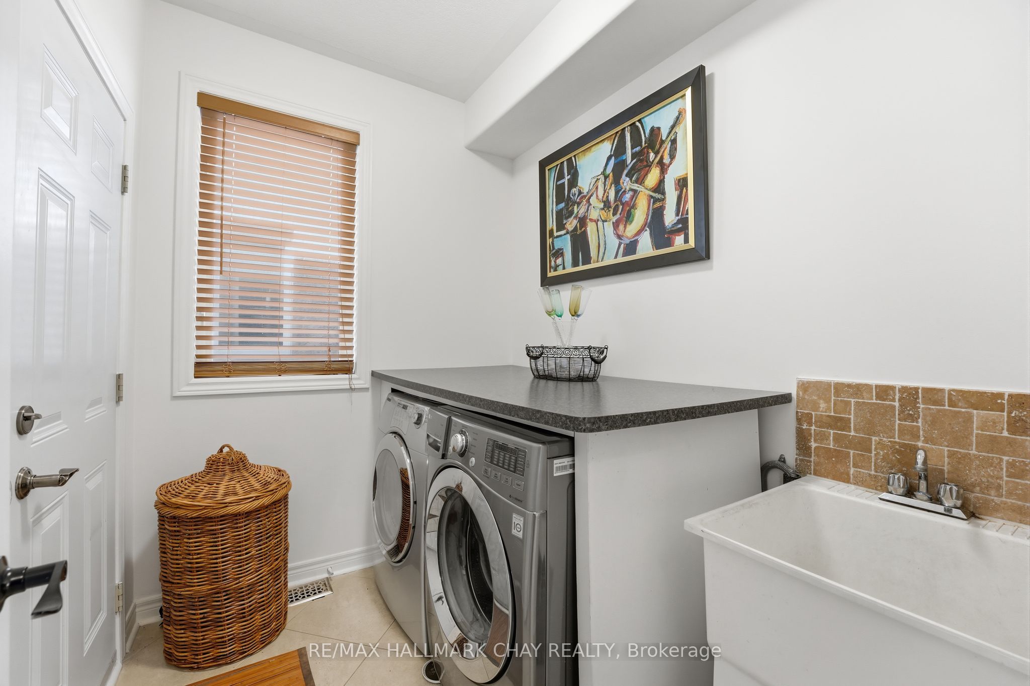 12 Parisian Crescent Property Photo 15