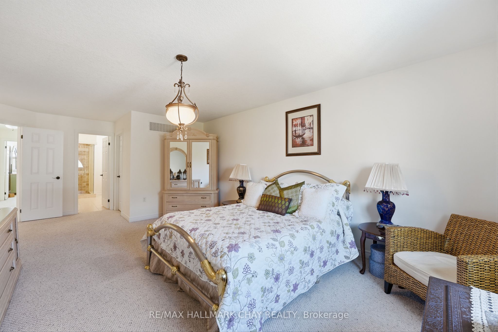 12 Parisian Crescent Property Photo 17