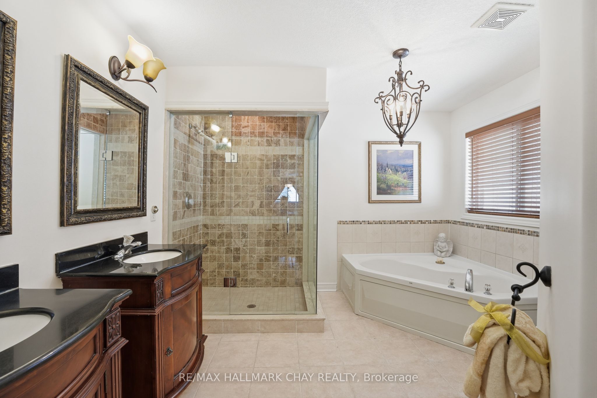 12 Parisian Crescent Property Photo 18