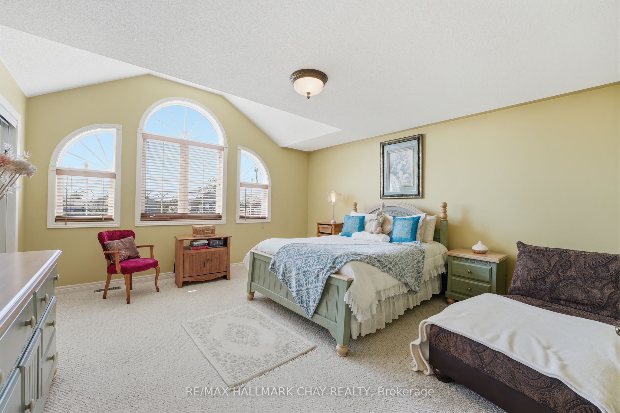 12 Parisian Crescent Property Photo 20