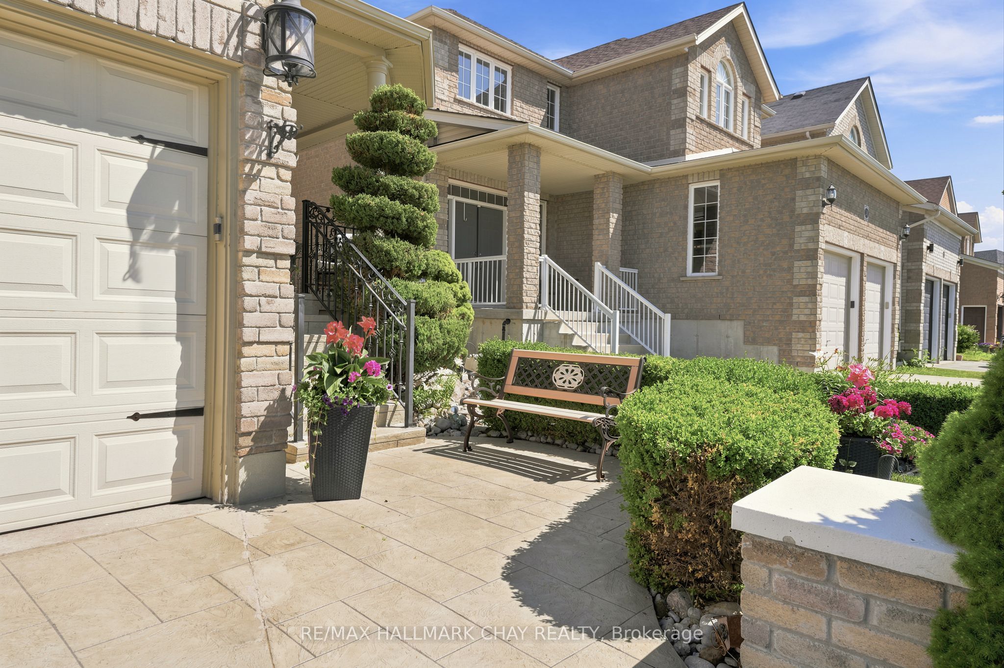 12 Parisian Crescent Property Photo 24