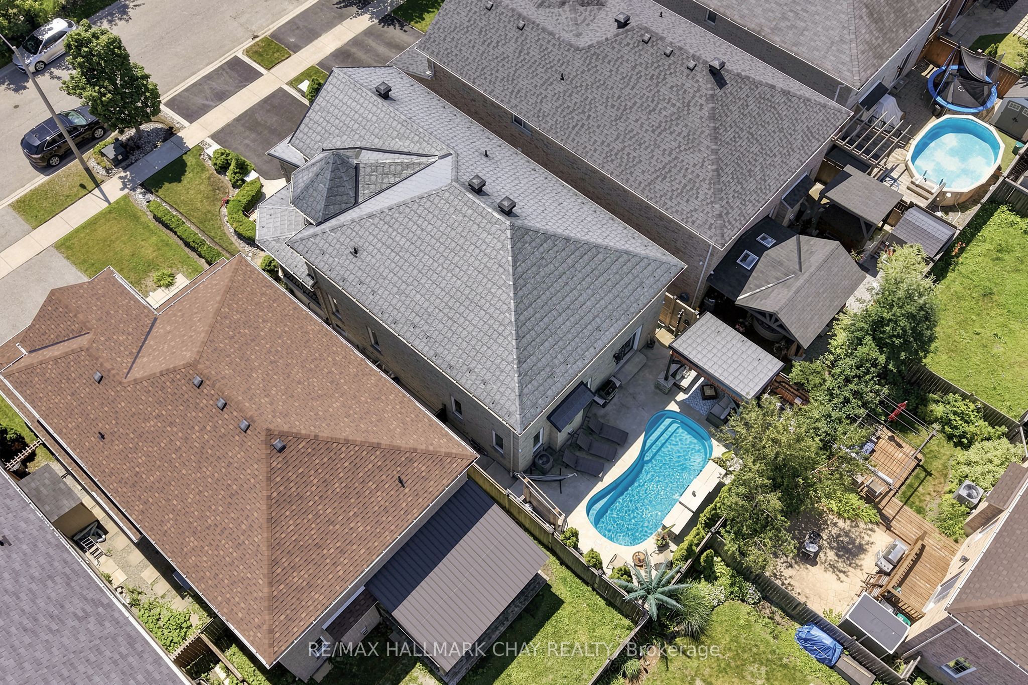 12 Parisian Crescent Property Photo 25