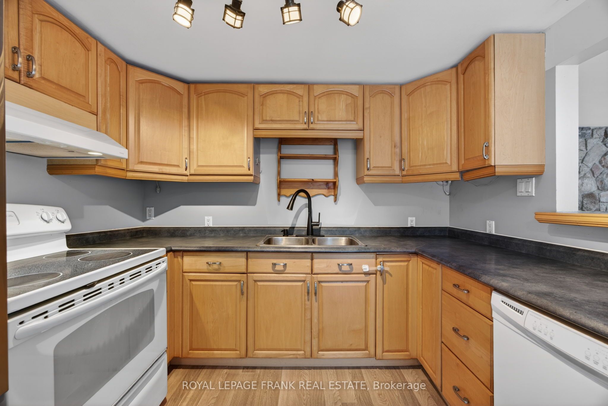 3576 John Street Property Photo 5
