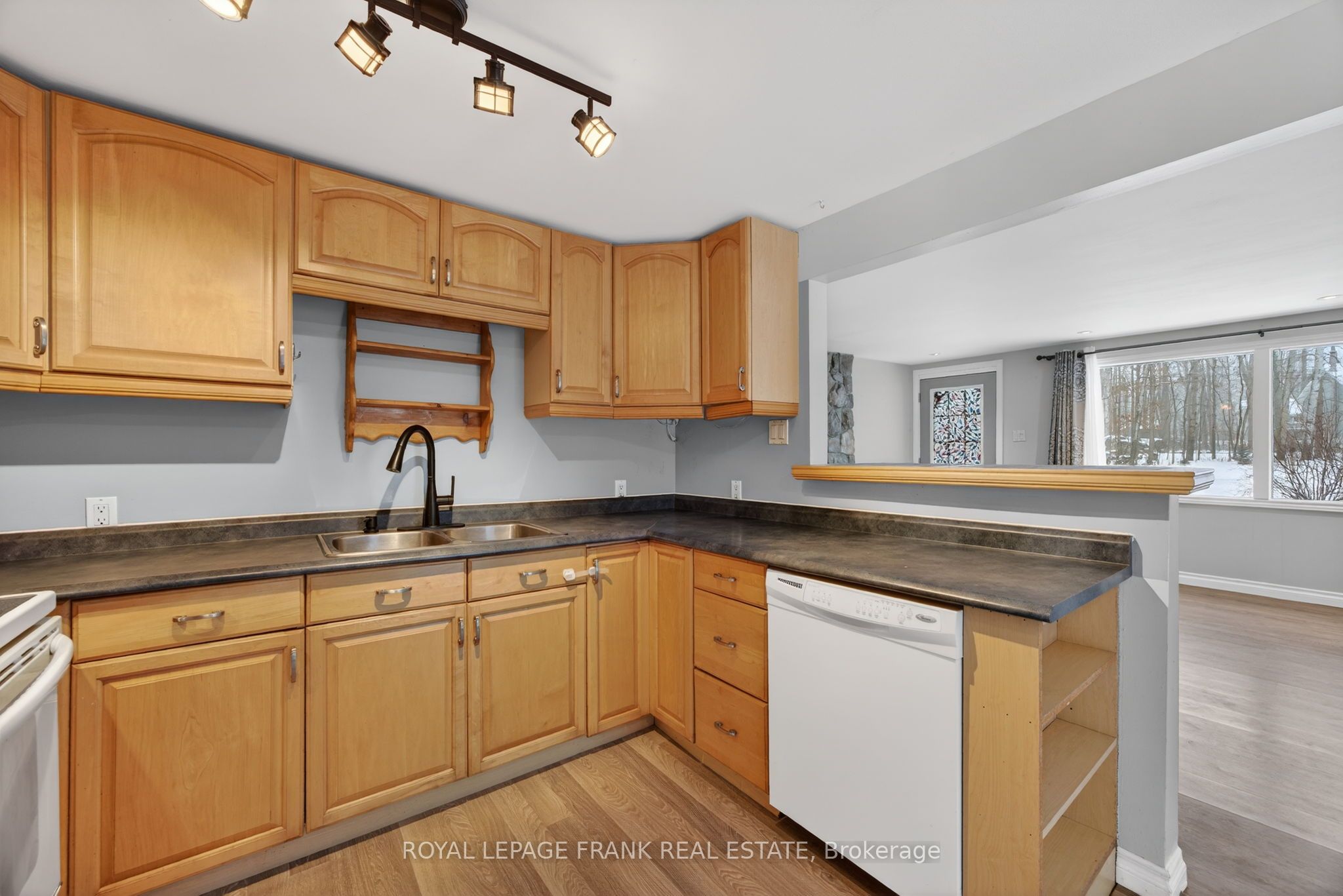 3576 John Street Property Photo 6