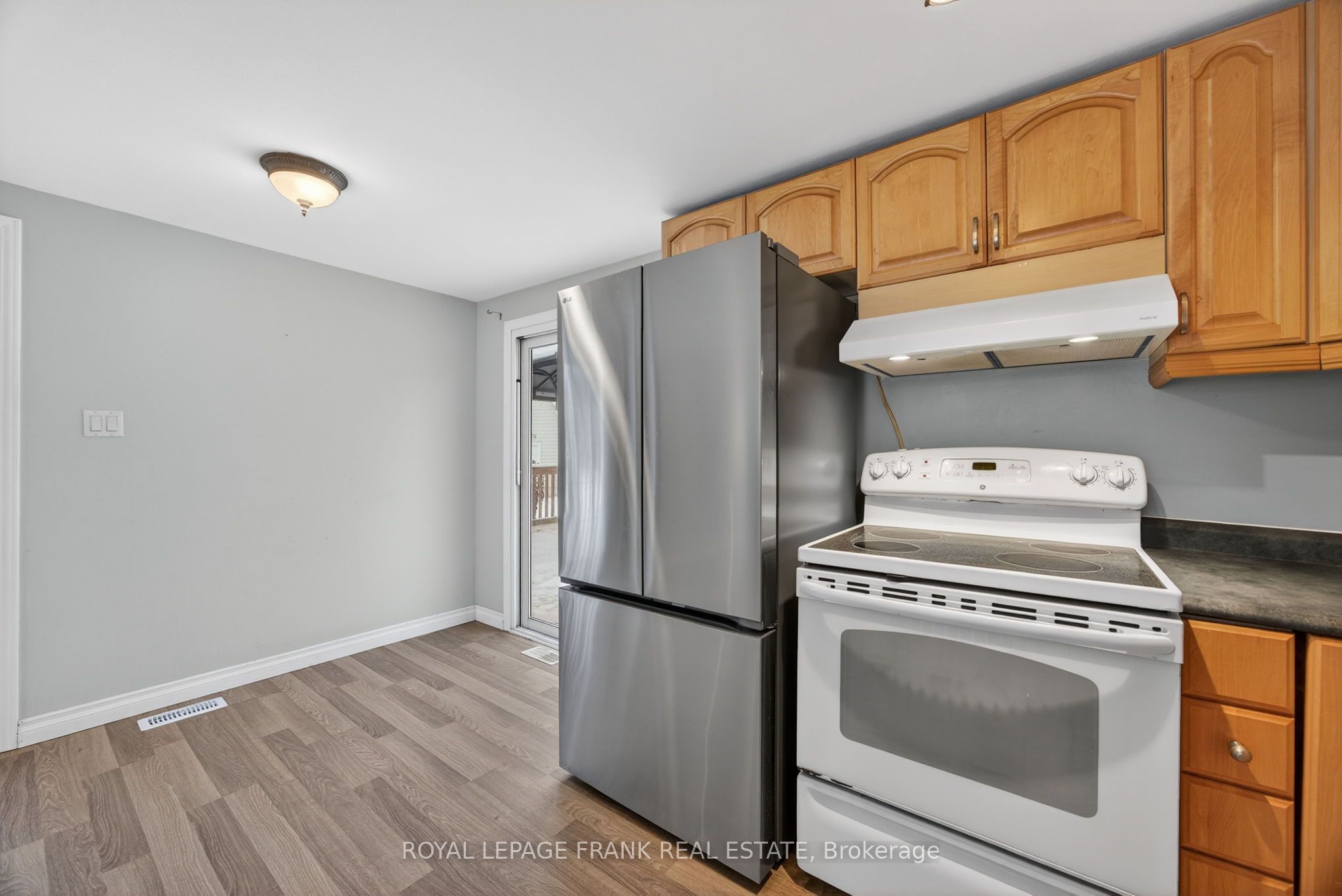 3576 John Street Property Photo 7
