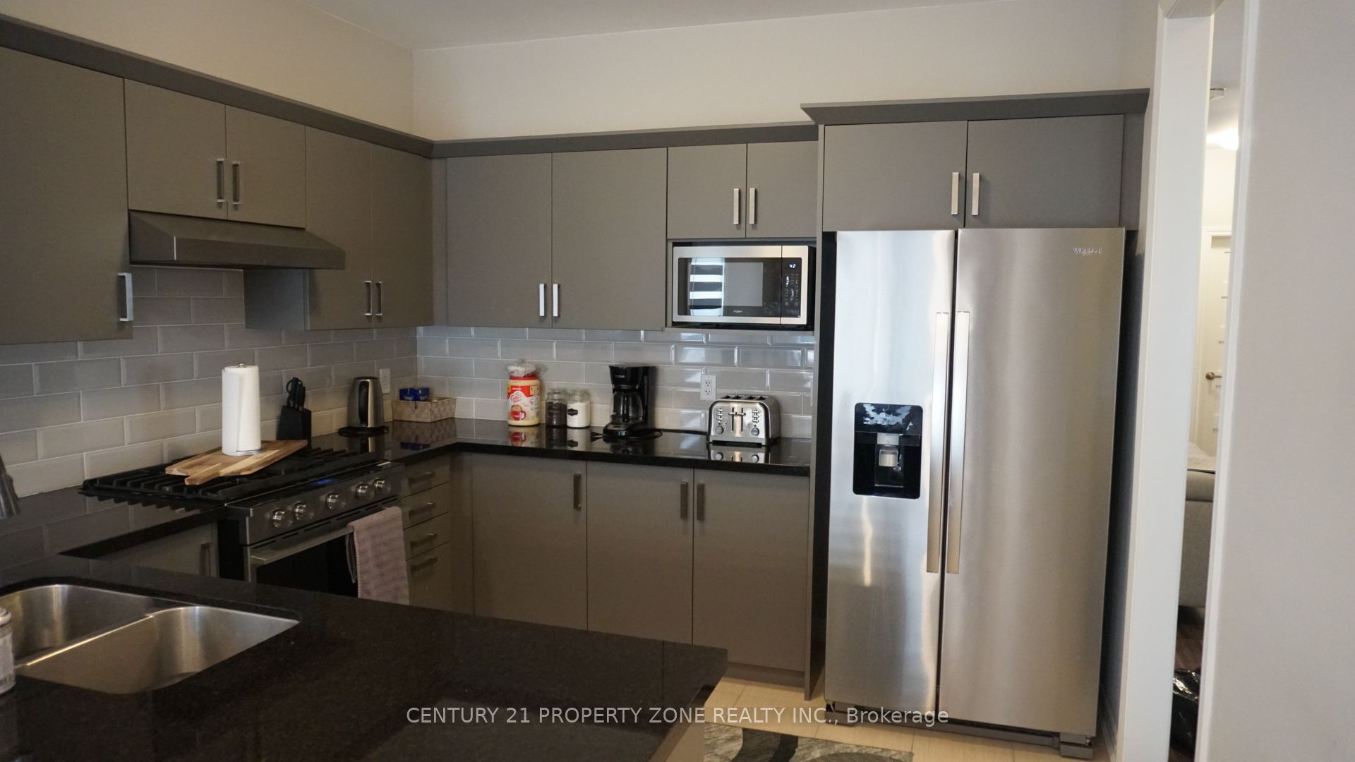227 Mowat Street N Property Photo 19