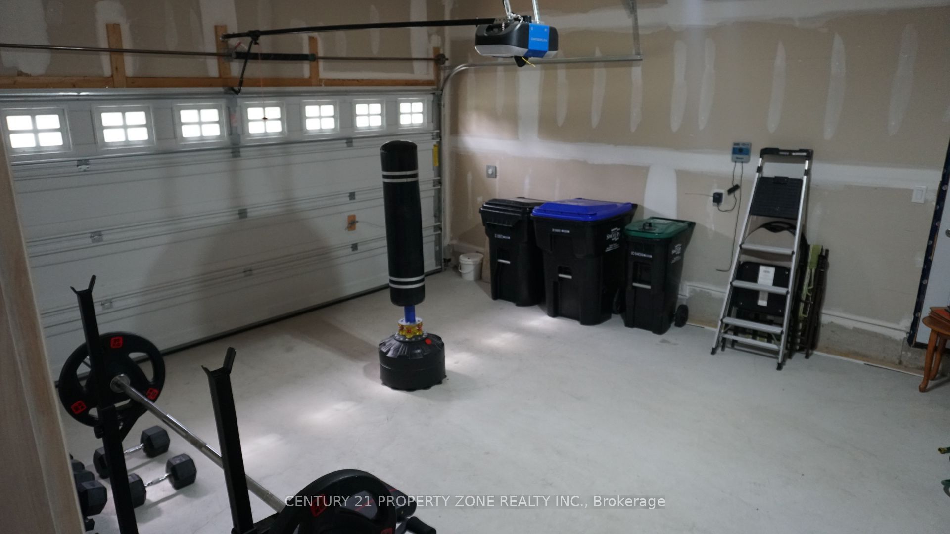 227 Mowat Street N Property Photo 25