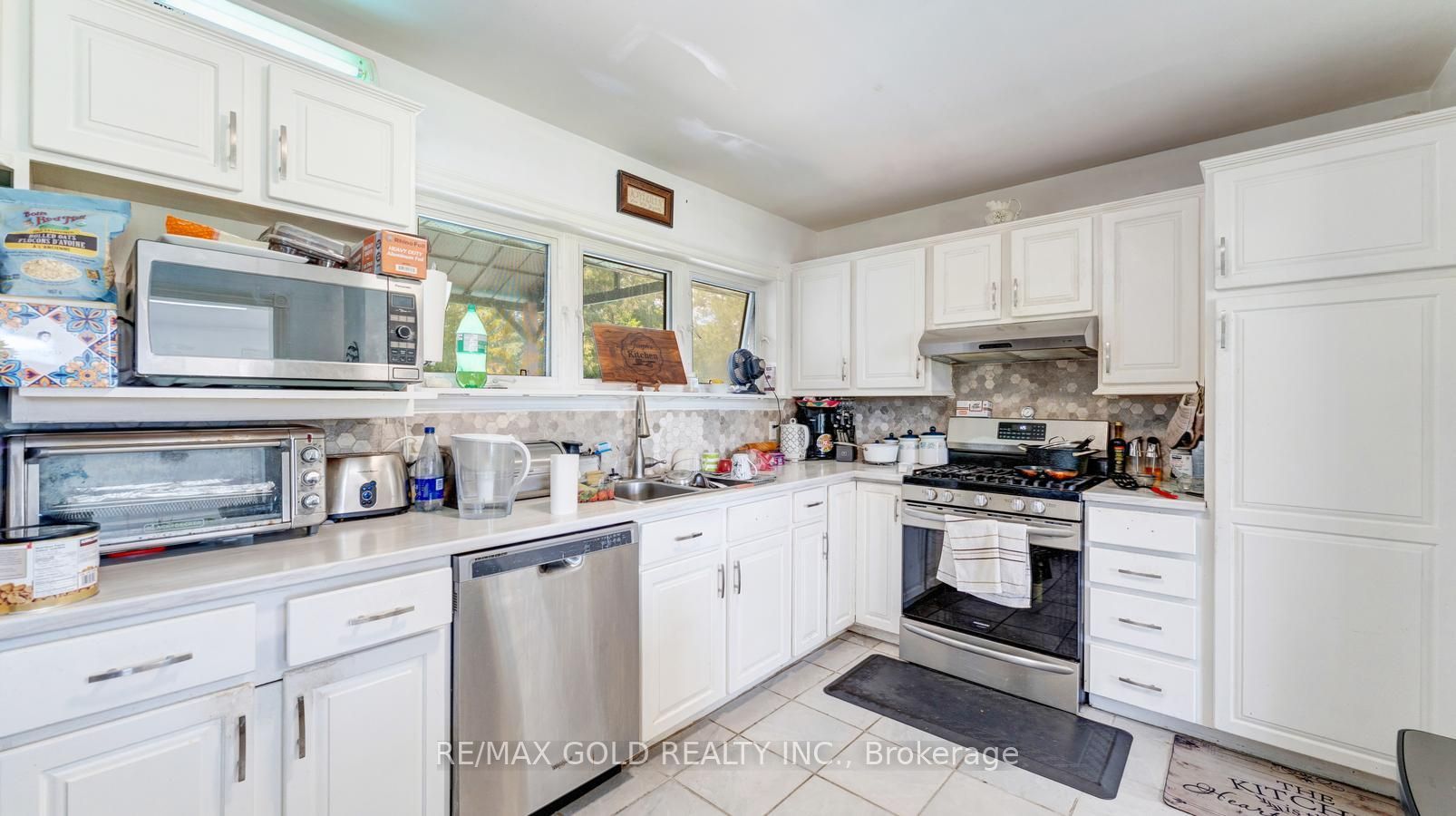4680 Penetanguishene Road Property Photo 13