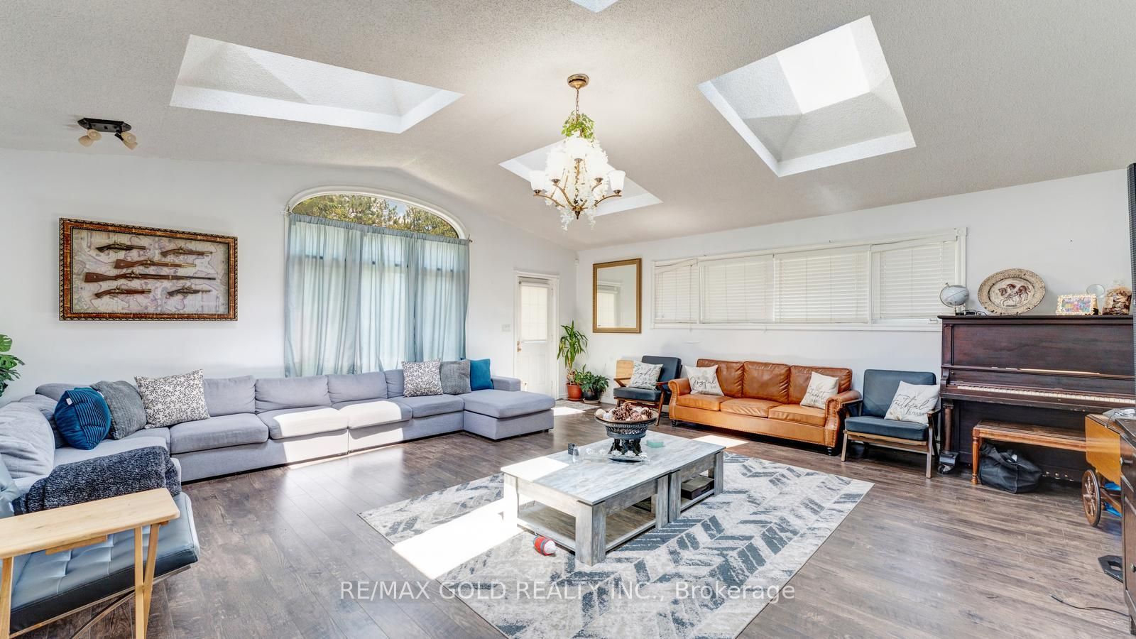4680 Penetanguishene Road Property Photo 19