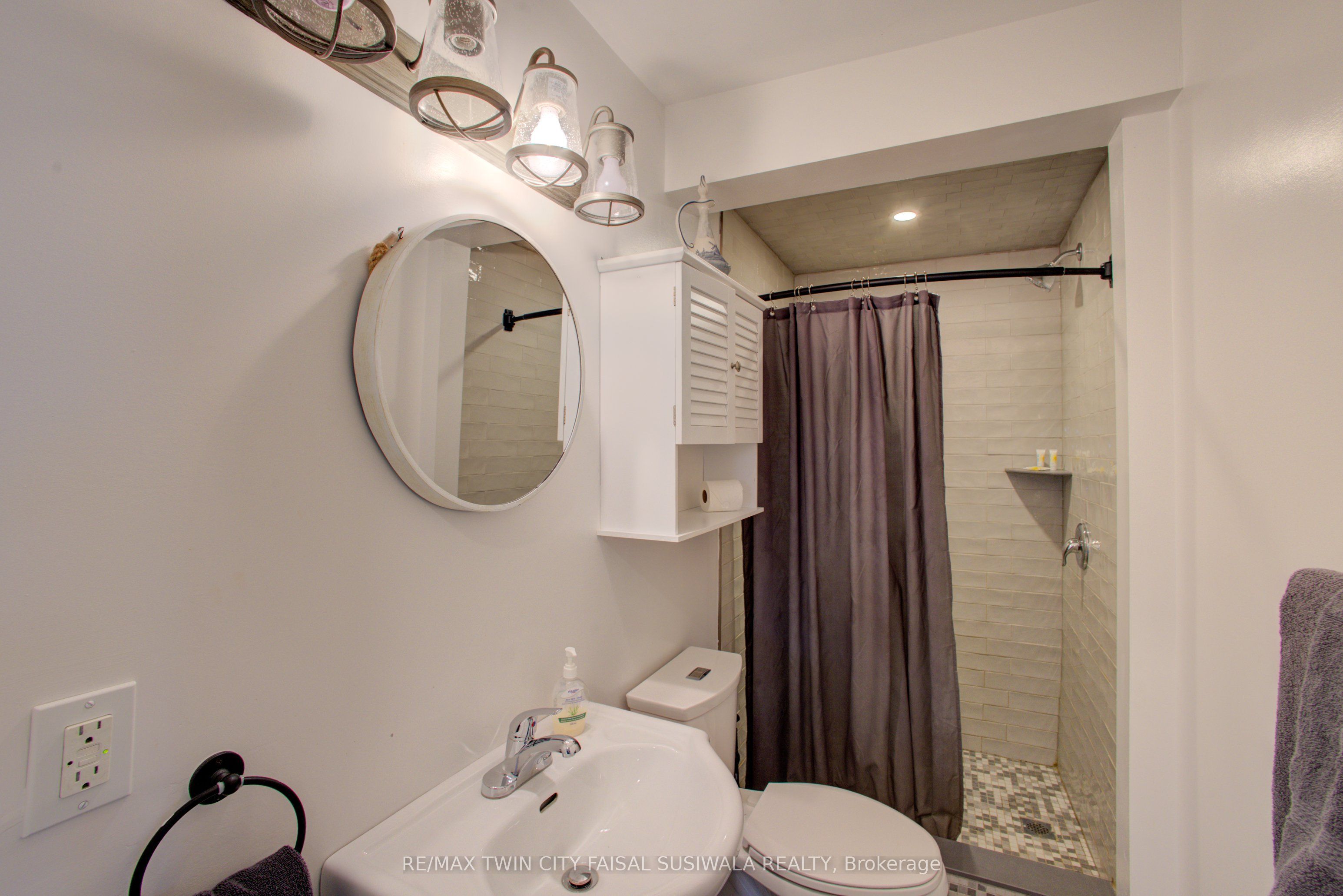 2 Browns Lane Property Photo 23