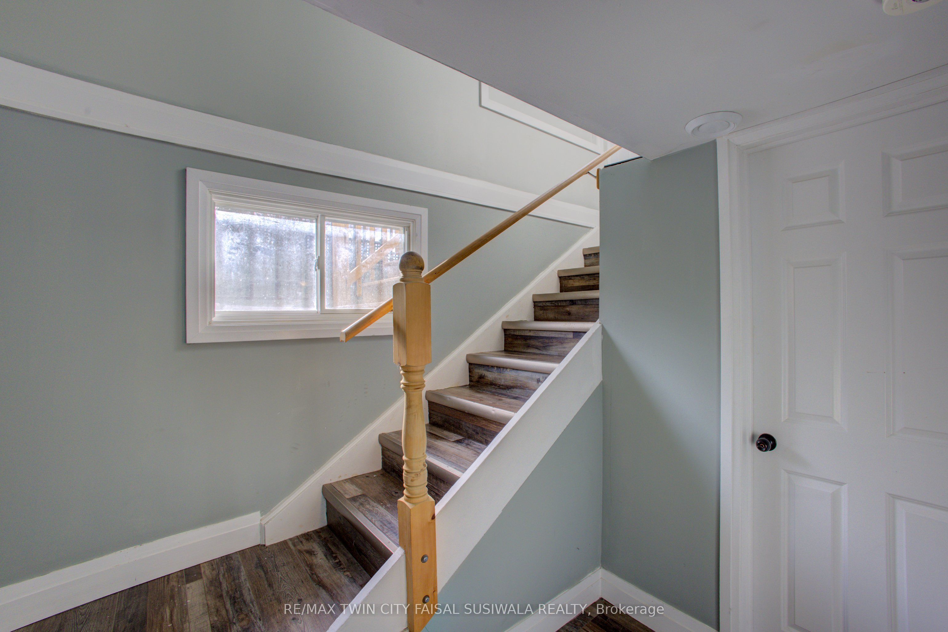2 Browns Lane Property Photo 25