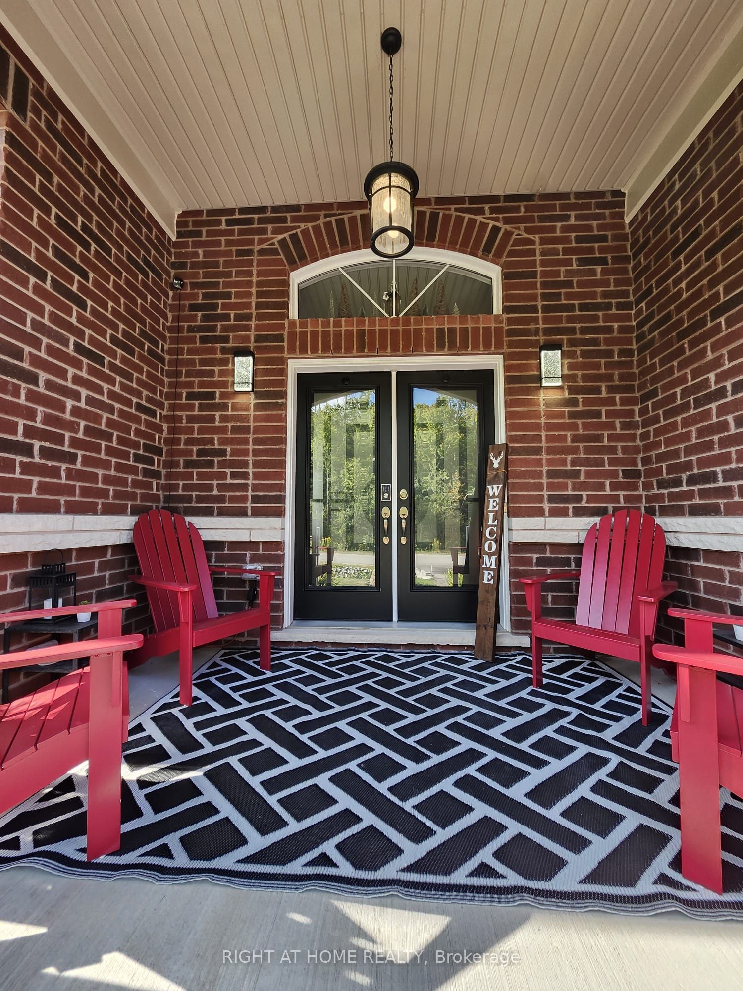 84 Diamond Valley Drive Property Photo 3