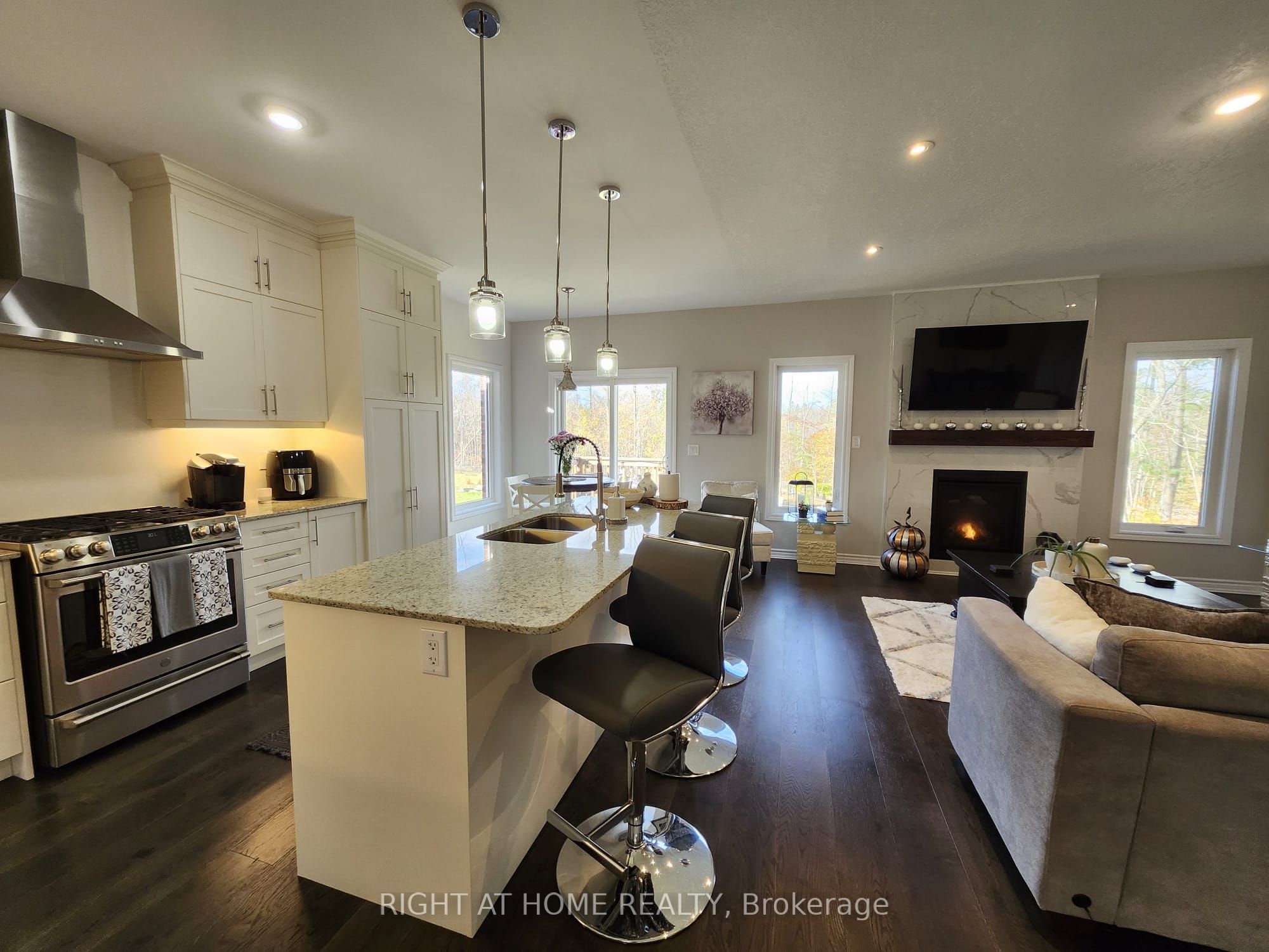 84 Diamond Valley Drive Property Photo 10
