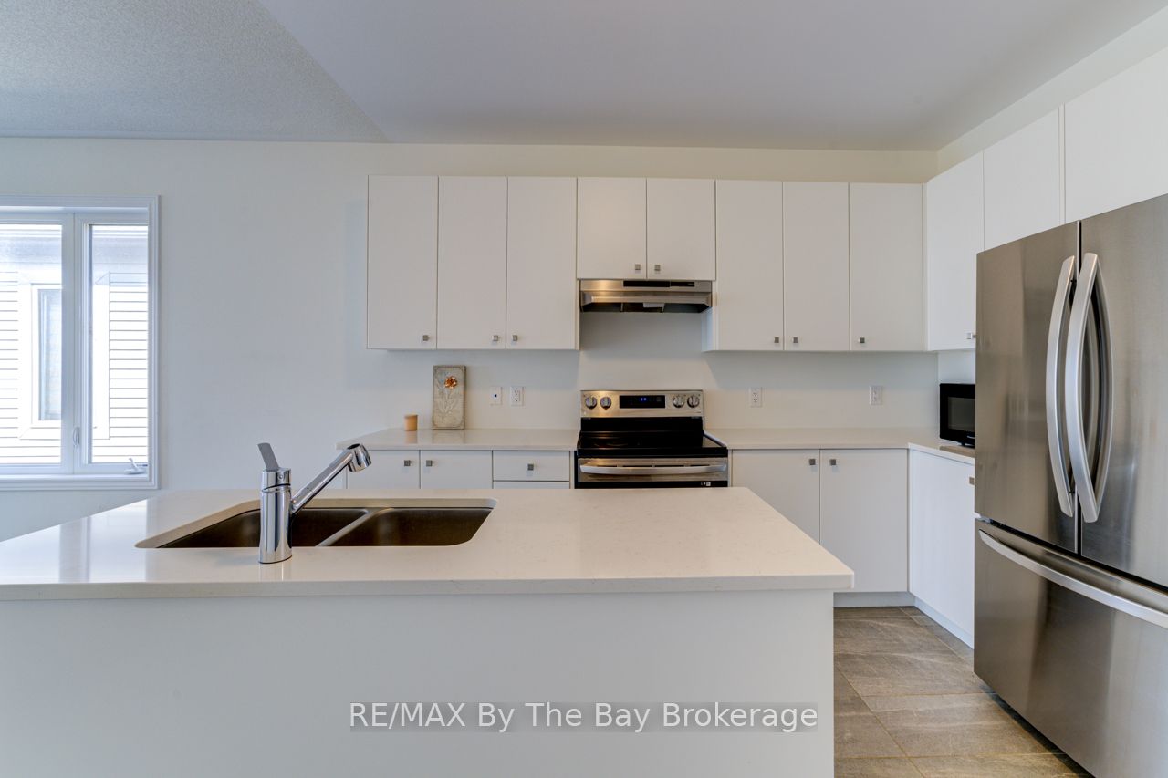 15 Union Boulevard Property Photo 9
