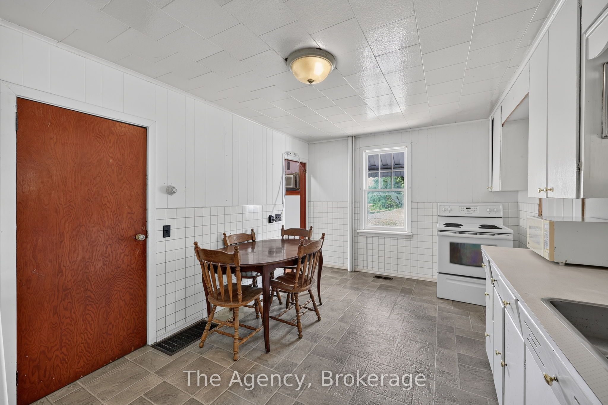 11401 Highway 12 Property Photo 8