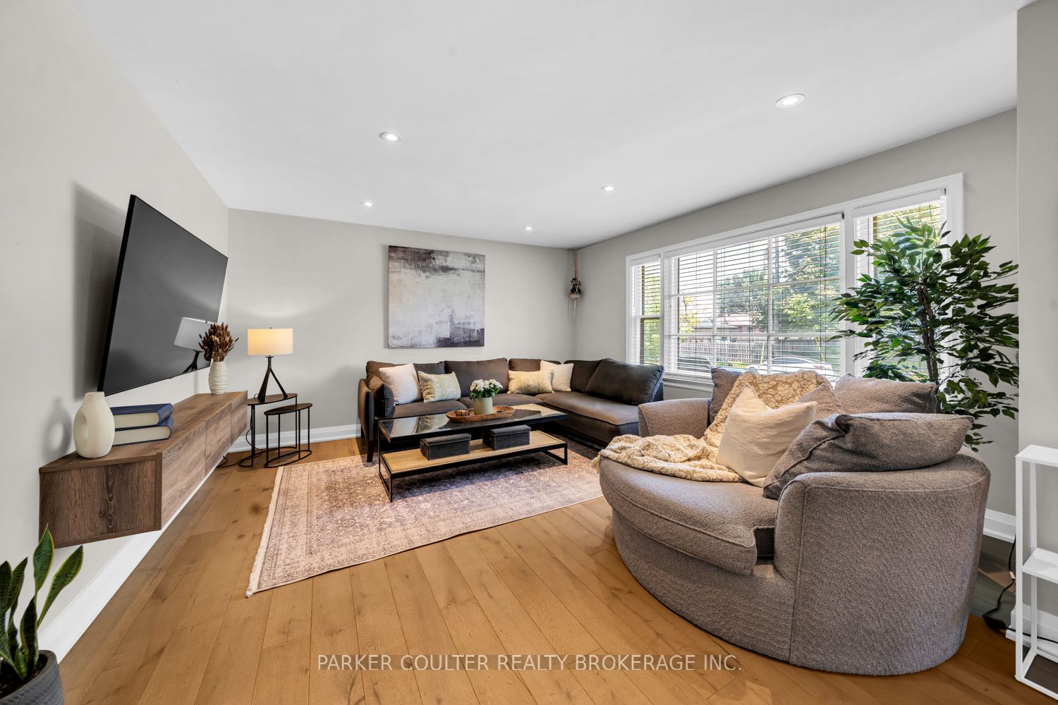 7 Oakley Park Square Property Photo 4